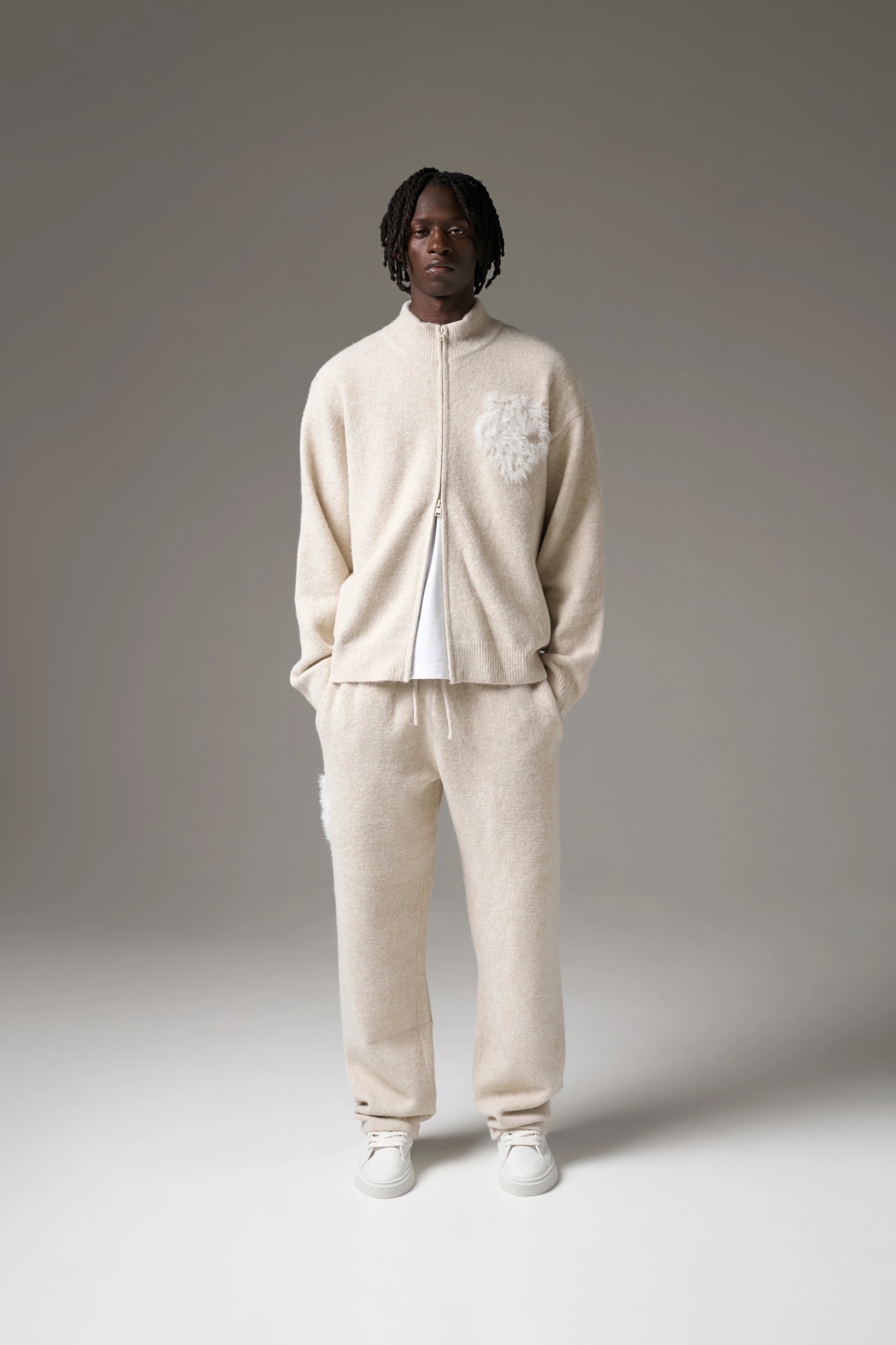 MONOGRAM FLUFFY KNIT ZIP THROUGH - BEIGE - Image 4