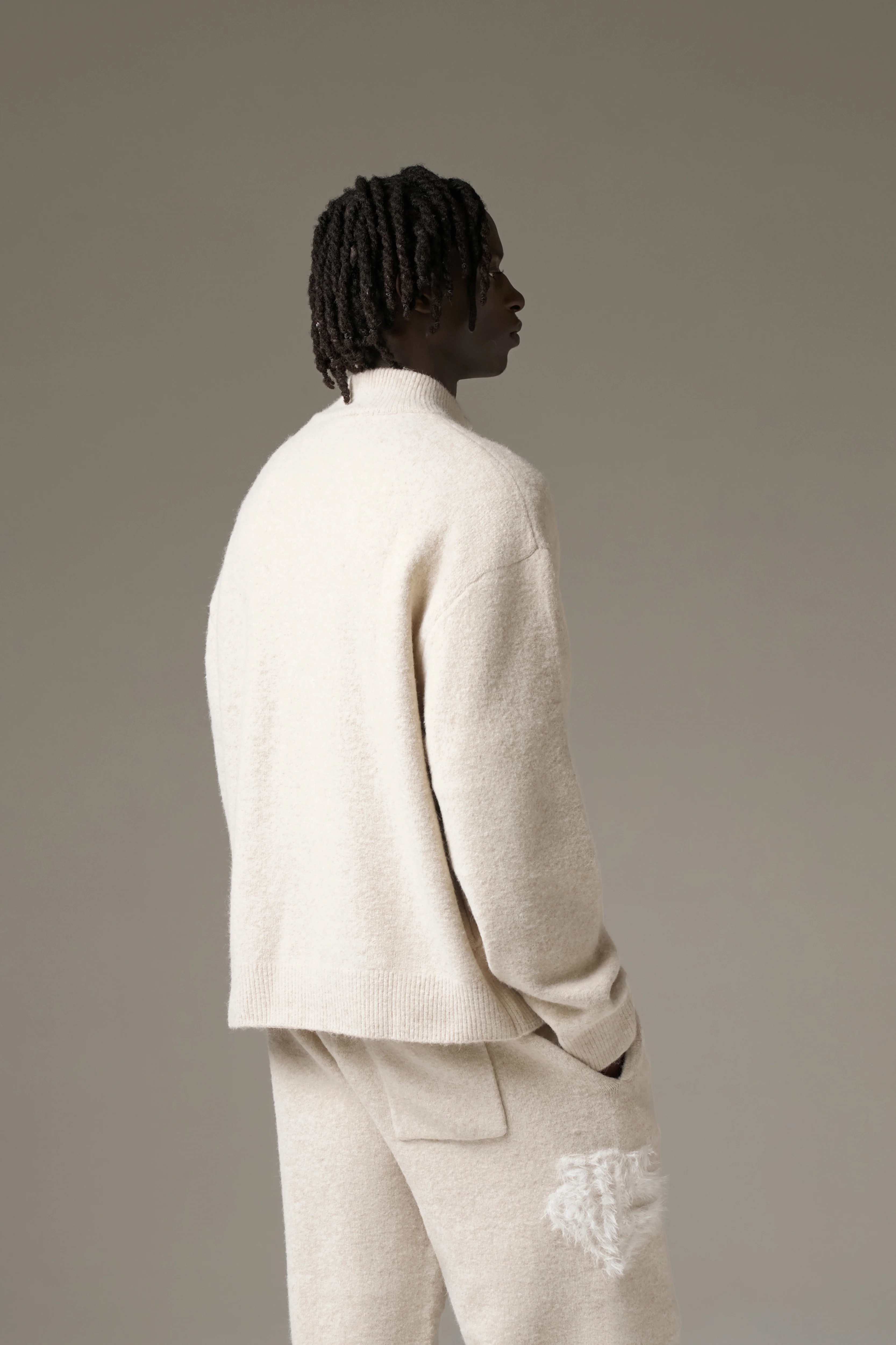 MONOGRAM FLUFFY KNIT ZIP THROUGH - BEIGE - Image 6