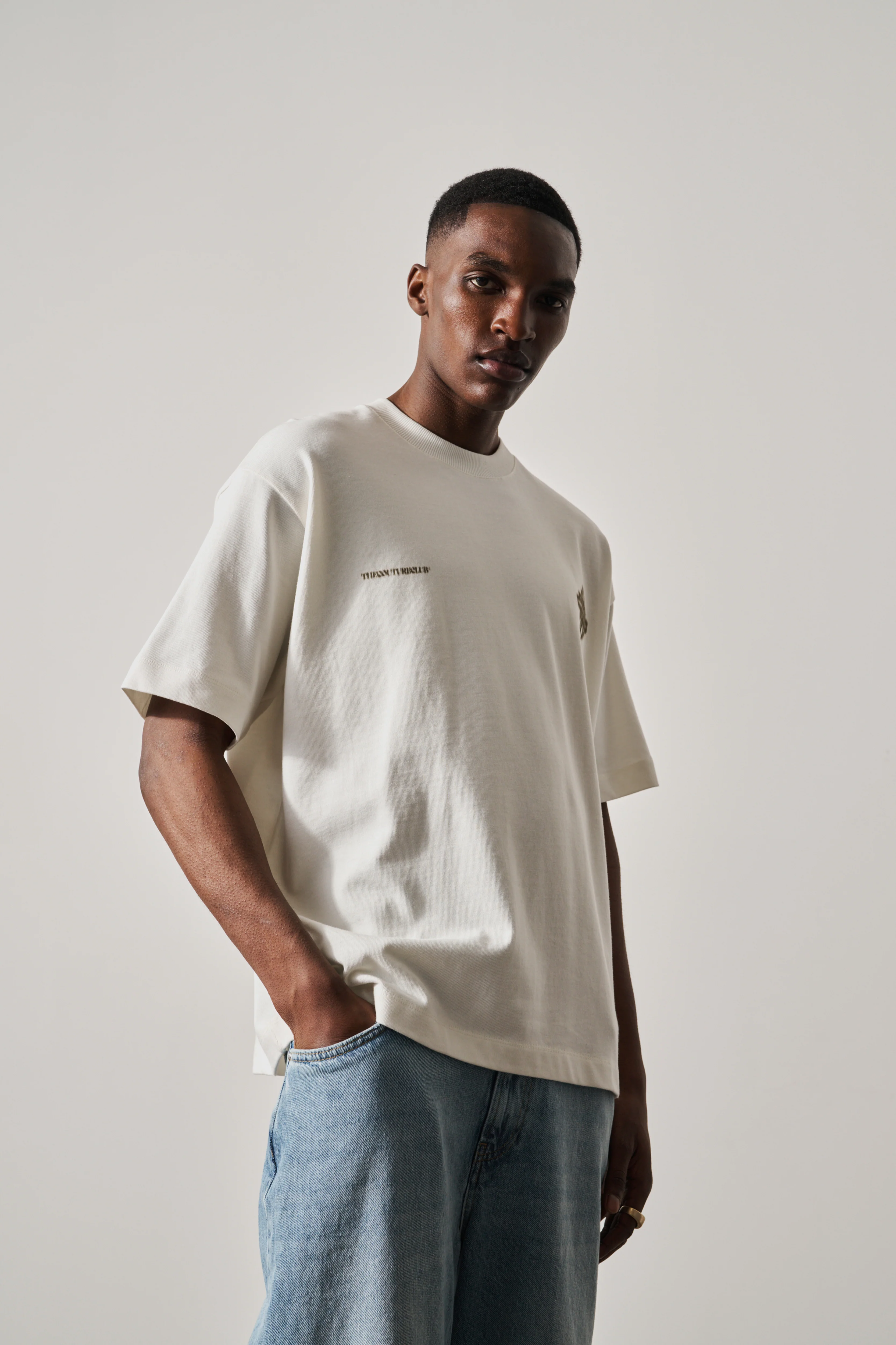 MOTION BLURRED EMBLEM T-SHIRT - KHAKI - Image 2