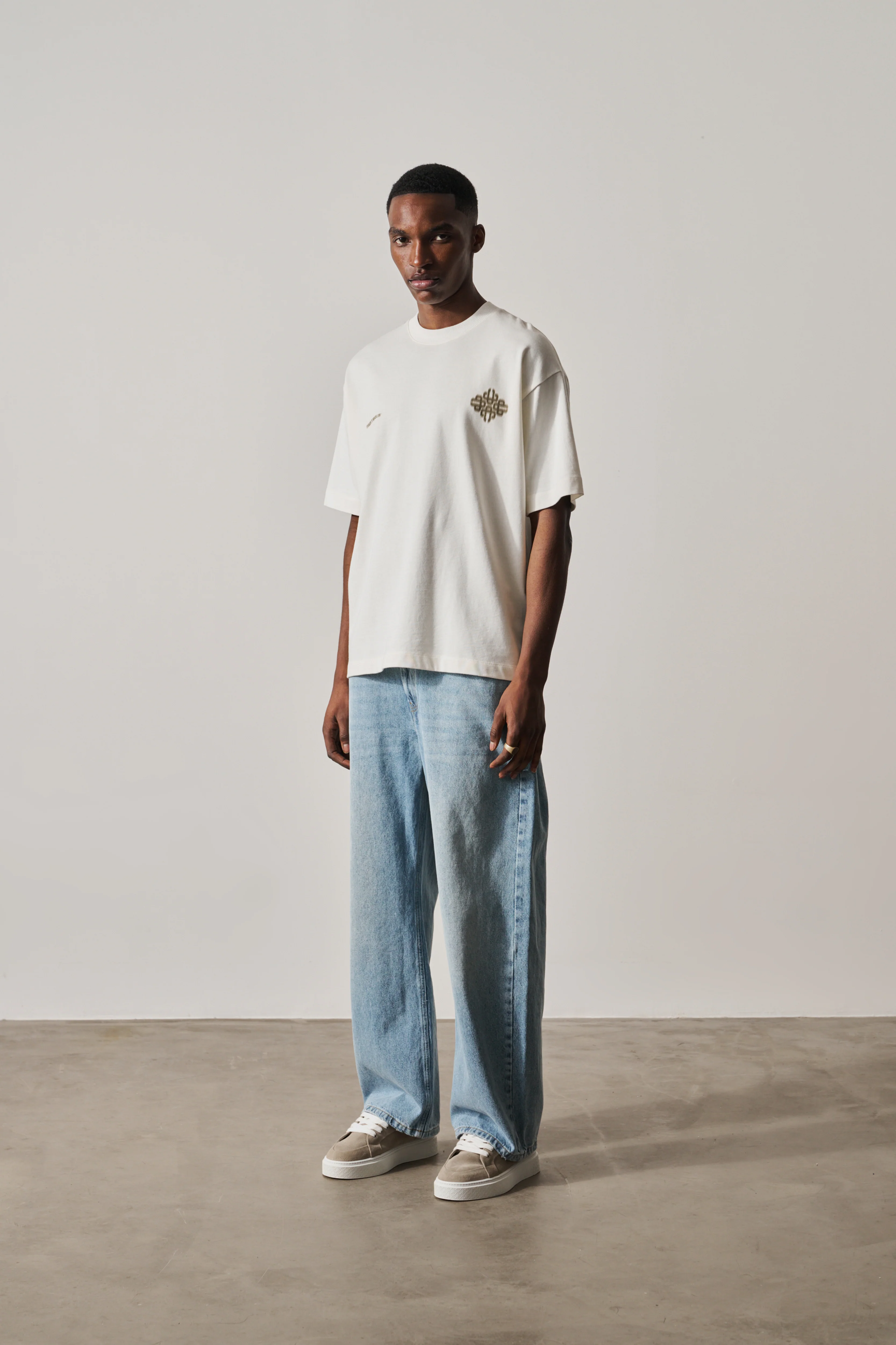 MOTION BLURRED EMBLEM T-SHIRT - KHAKI - Image 3