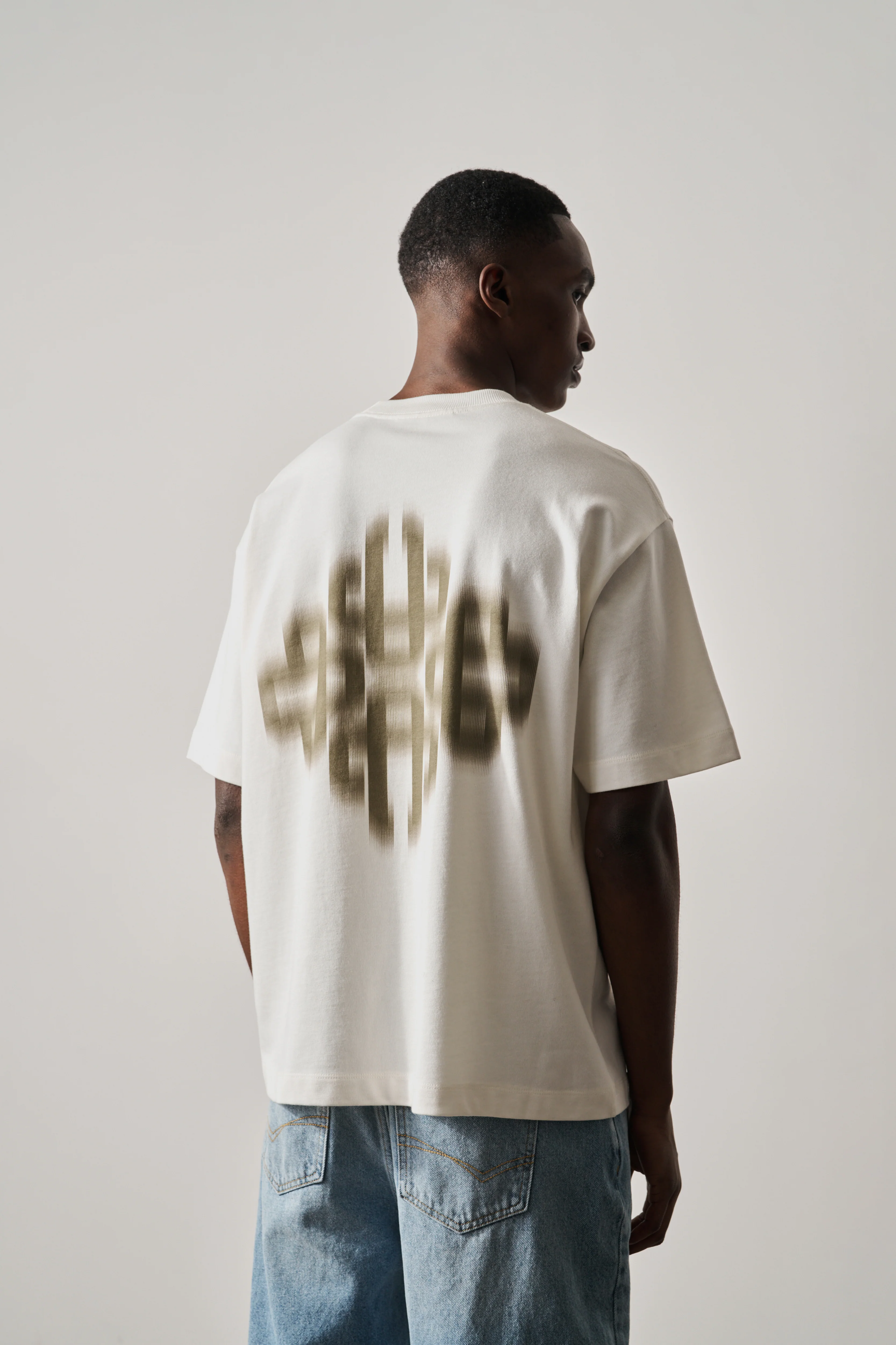 MOTION BLURRED EMBLEM T-SHIRT - KHAKI - Image 4