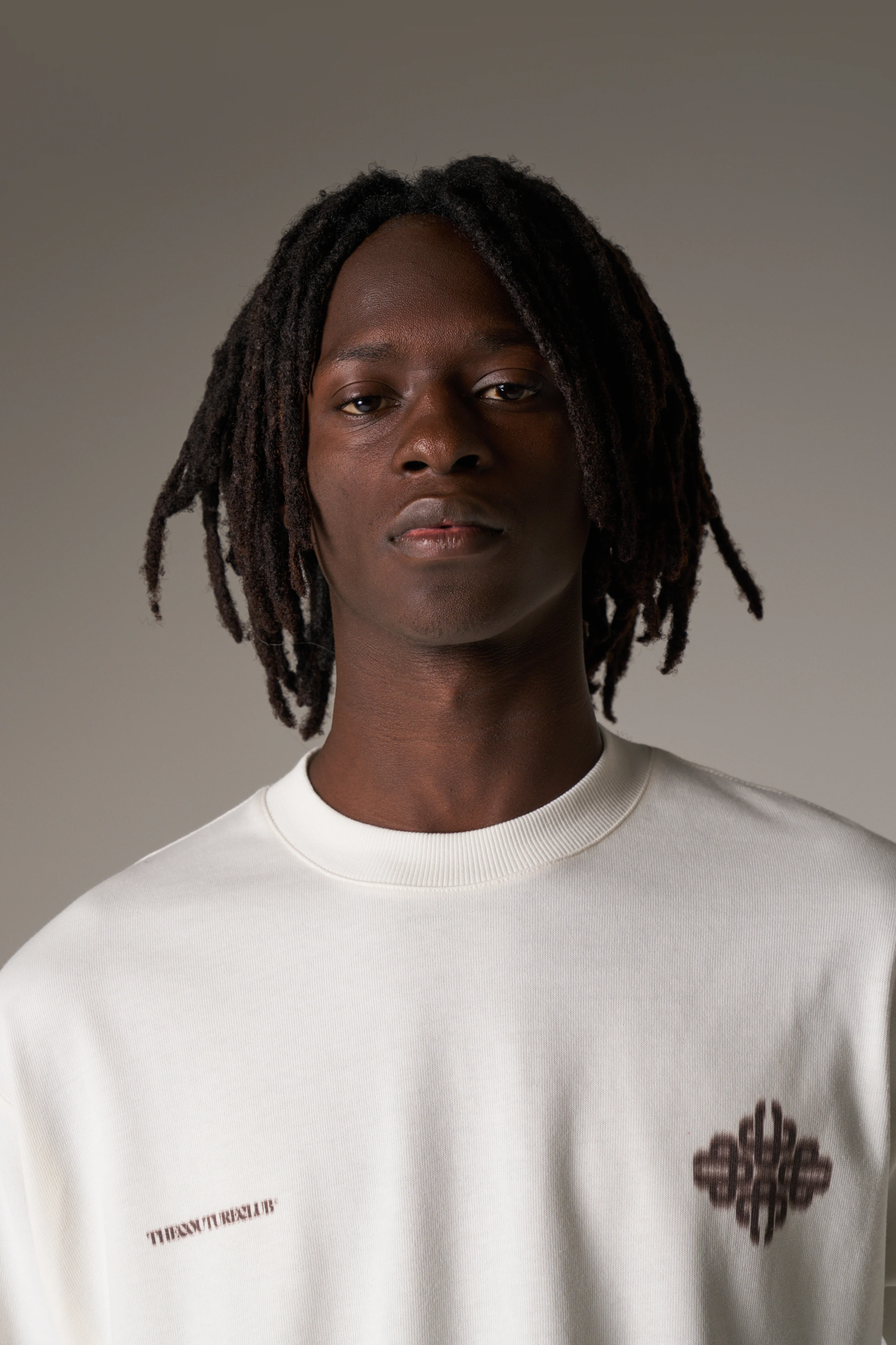 MOTION BLURRED EMBLEM T-SHIRT - OFF WHITE - Image 5