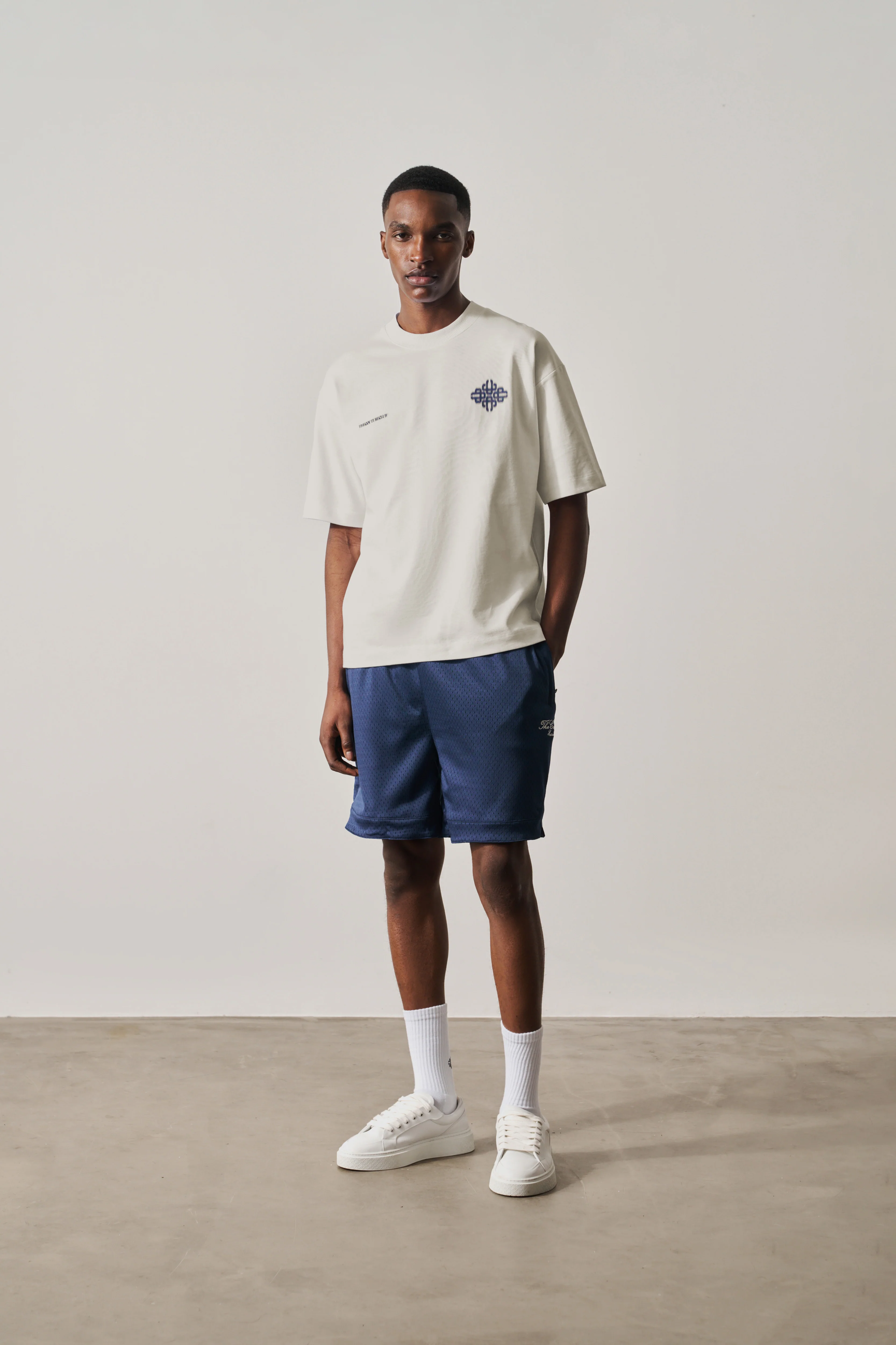 MOTION BLURRED EMBLEM T-SHIRT - OFF WHITE NAVY - Image 3