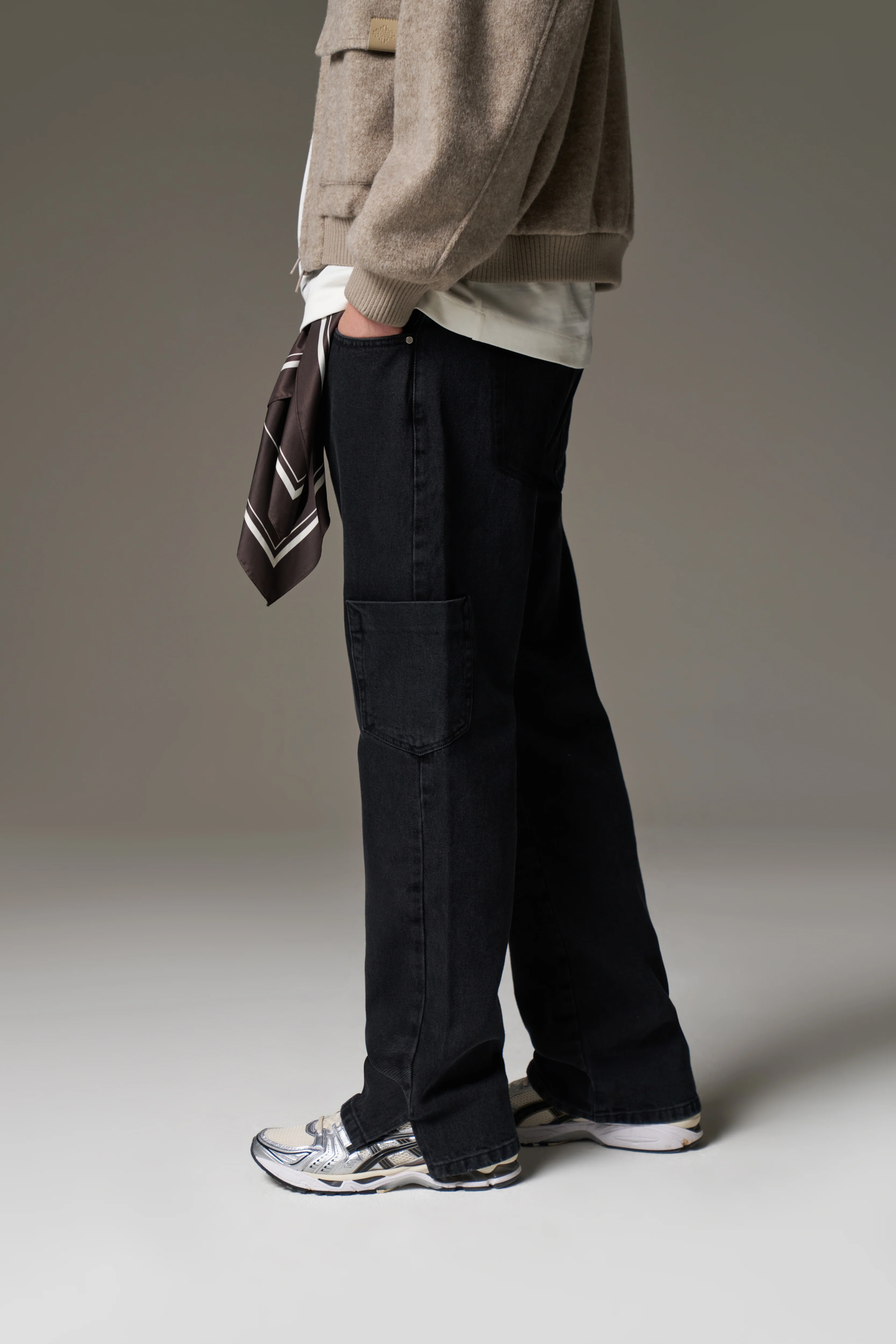 MULTI POCKET WASHED JEAN - BLACK WASH - Image 6