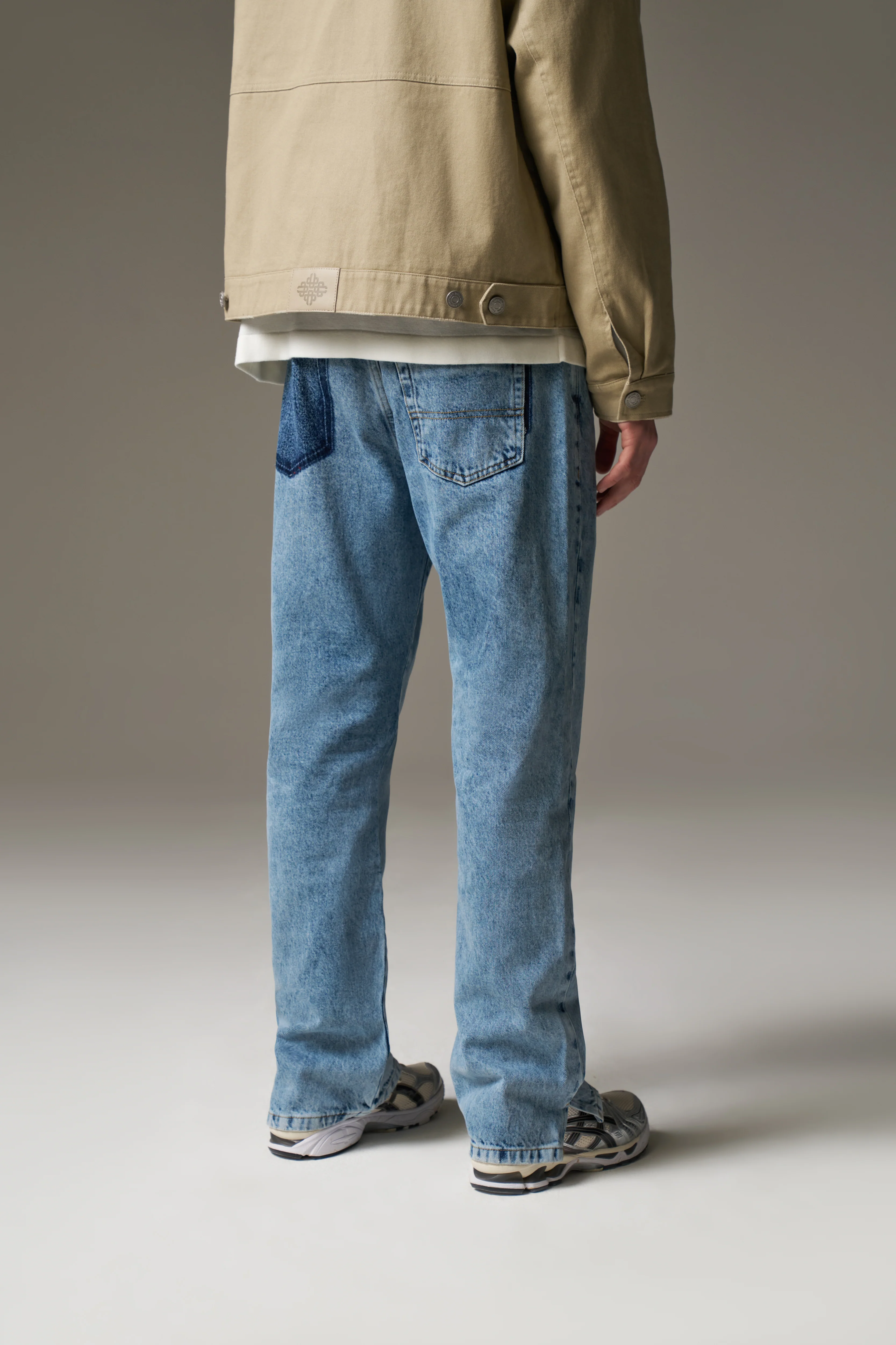 MULTI POCKET WASHED JEAN - BLUE WASH - Image 7