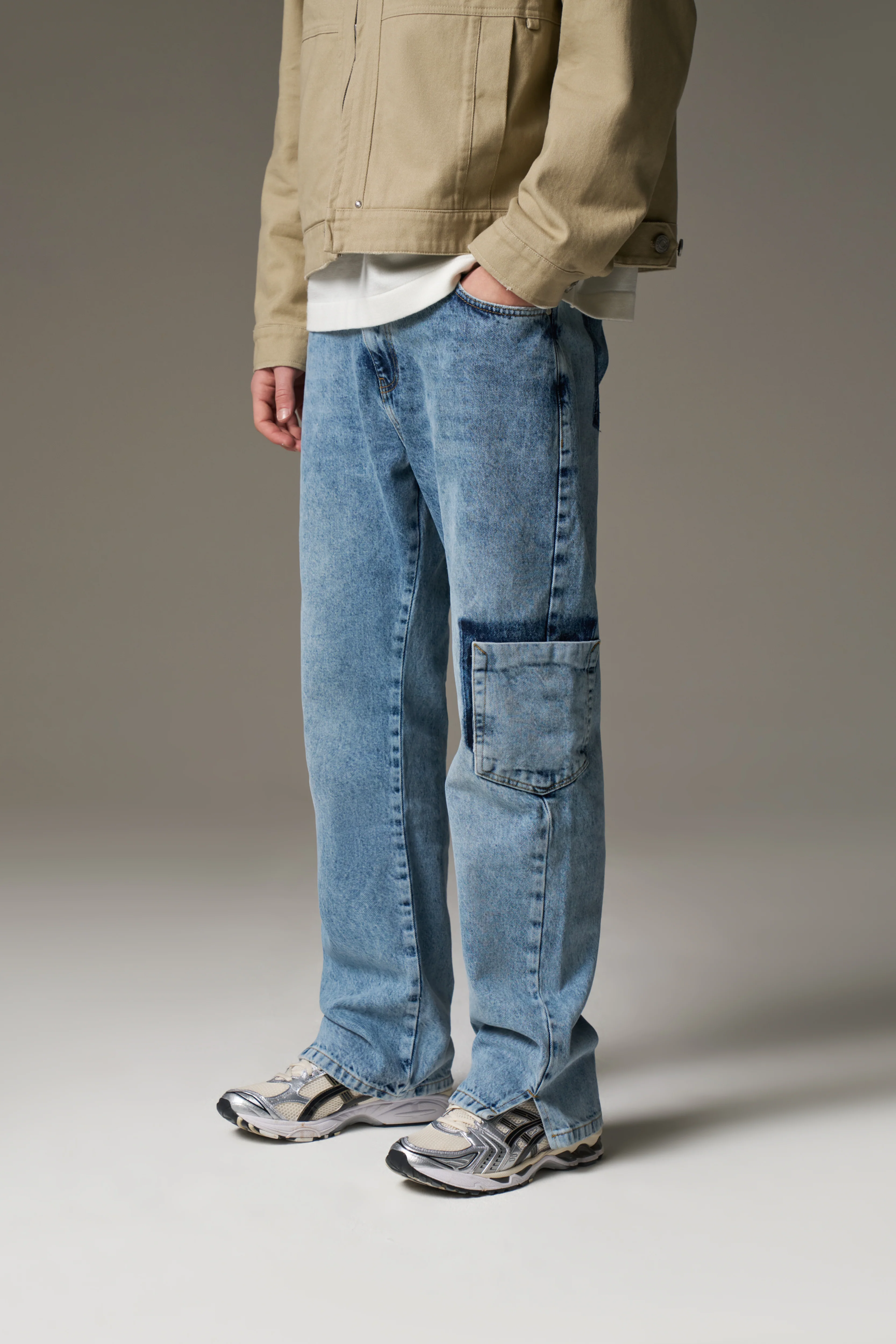 MULTI POCKET WASHED JEAN - BLUE WASH - Image 8