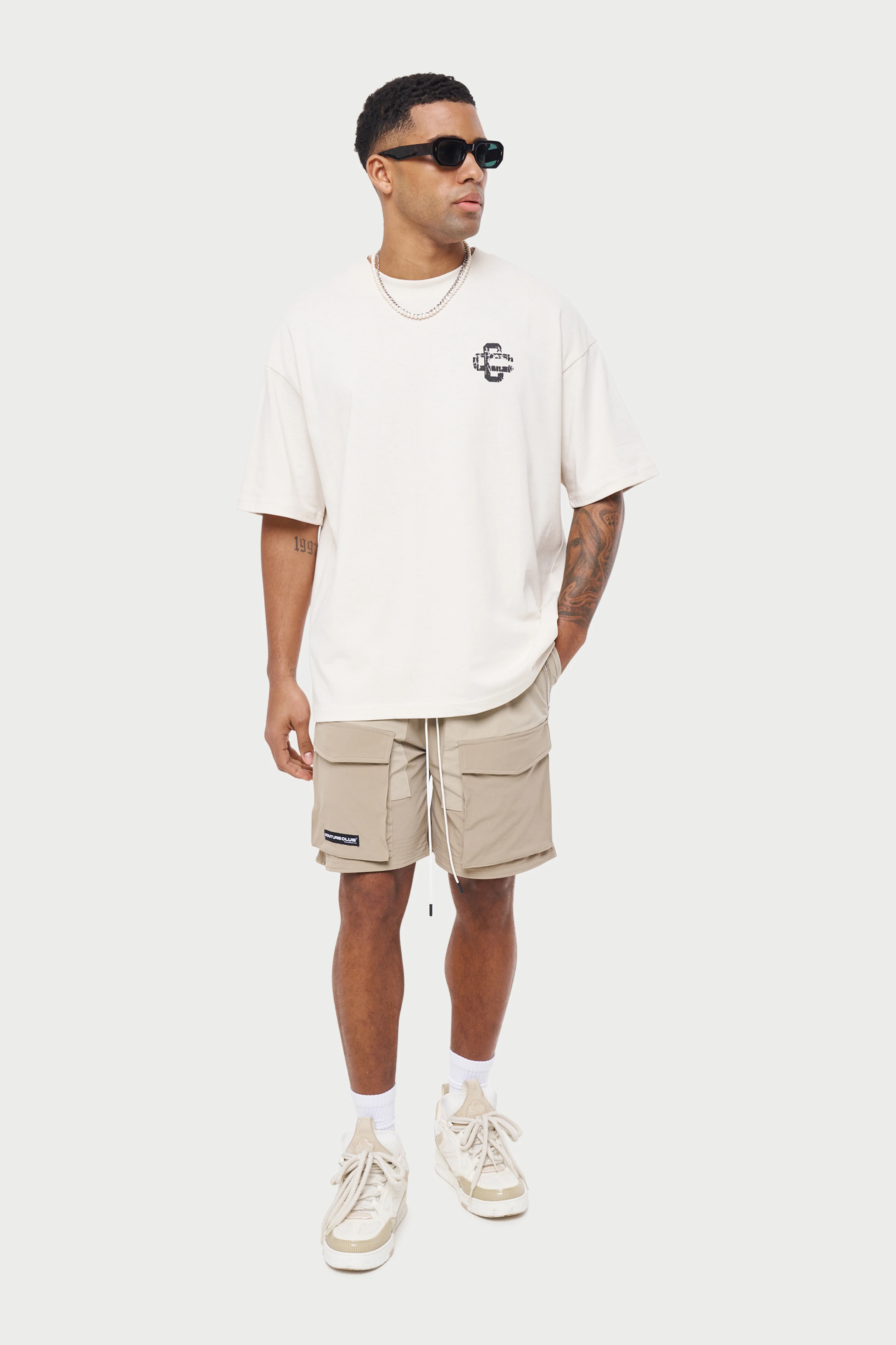 PANELLED CARGO SHORTS - BEIGE - Image 9