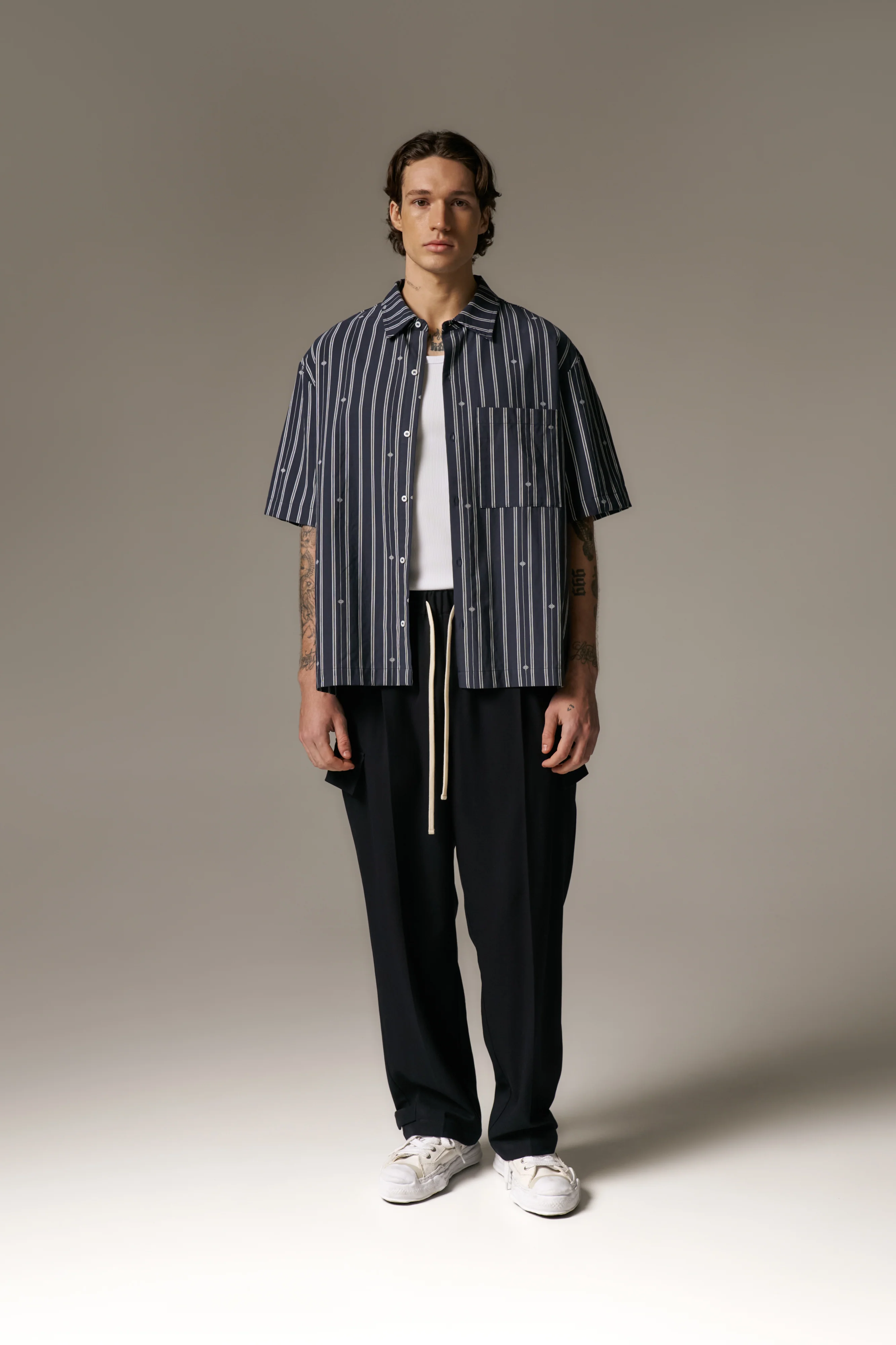 PLEATED WIDE LEG TROUSER - NAVY - Image 3