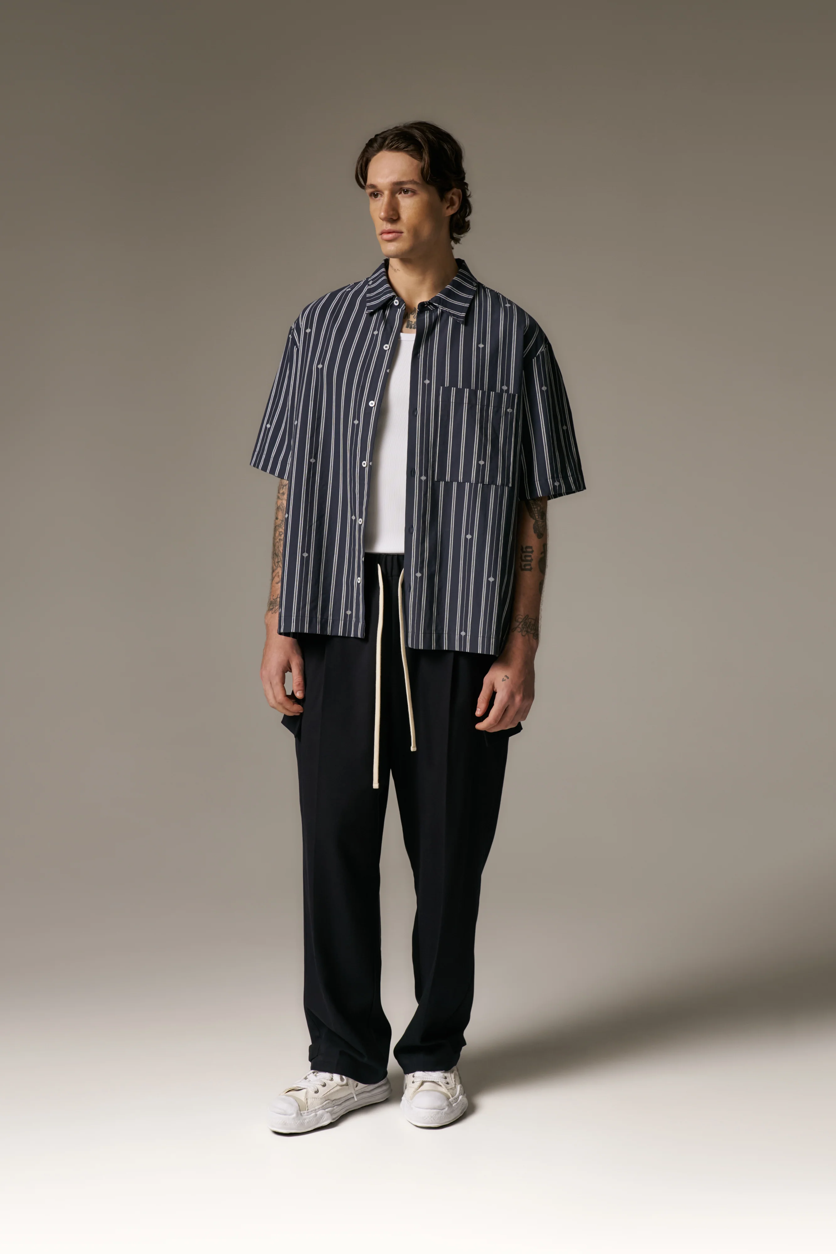 PLEATED WIDE LEG TROUSER - NAVY - Image 8