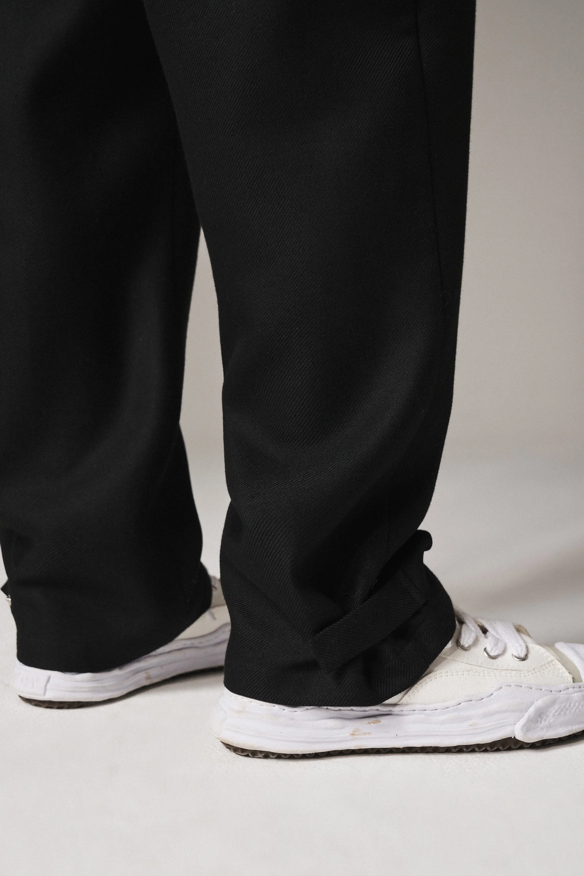 PLEATED WIDE LEG WOOL BLEND TROUSER - BLACK - Image 8