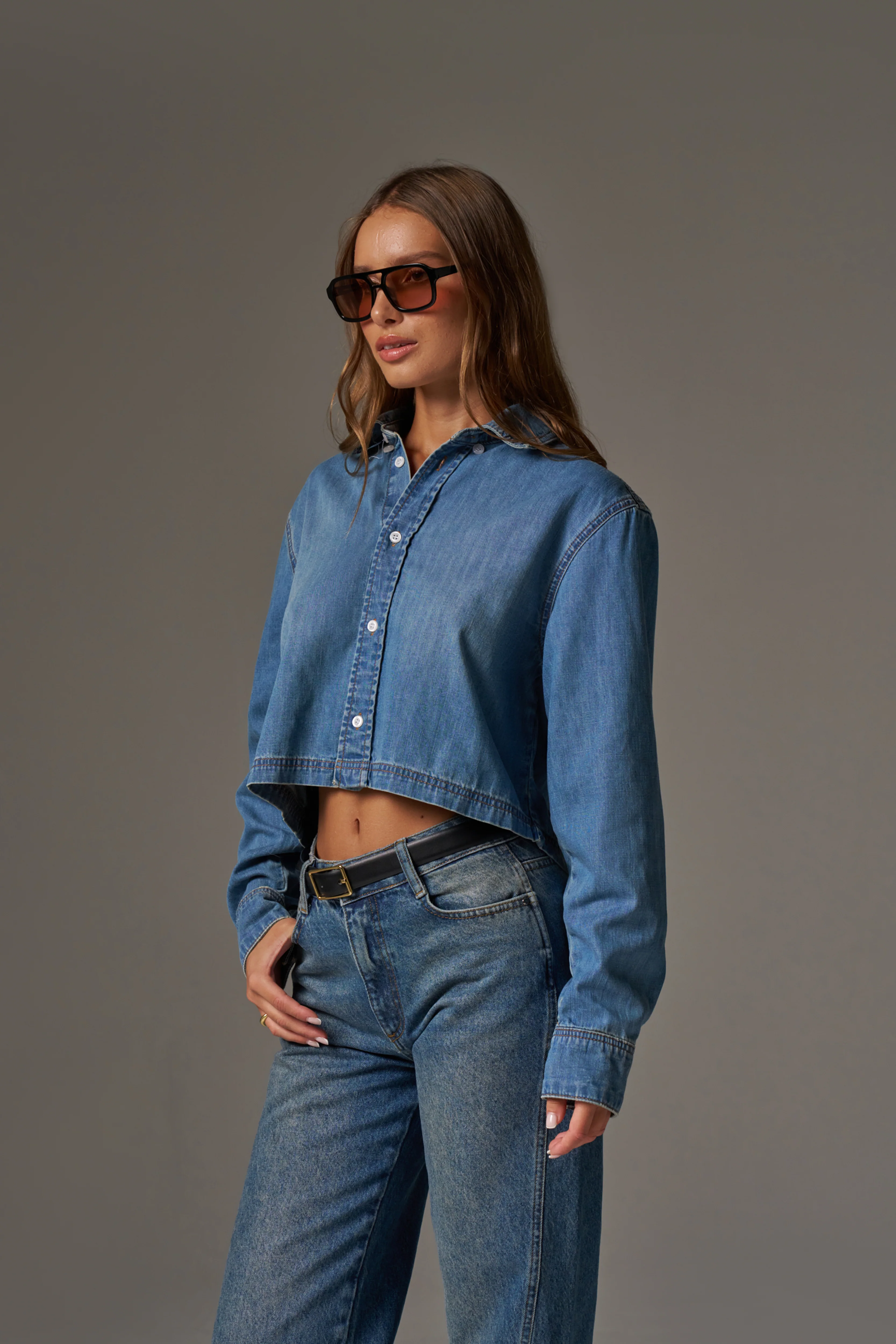 RELAXED LONG SLEEVE DENIM SHIRT - MID BLUE WASH - Image 4