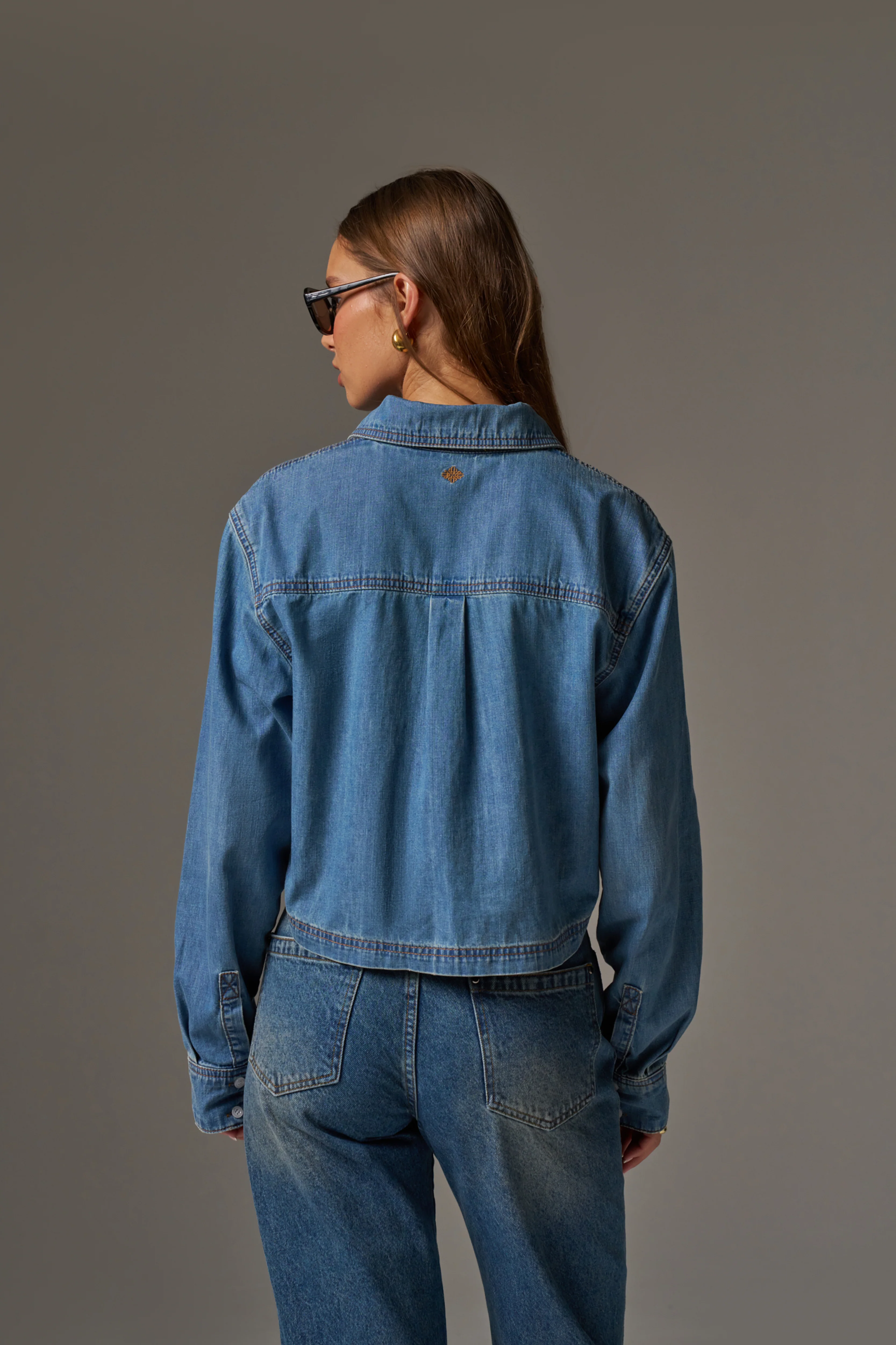 RELAXED LONG SLEEVE DENIM SHIRT - MID BLUE WASH - Image 6