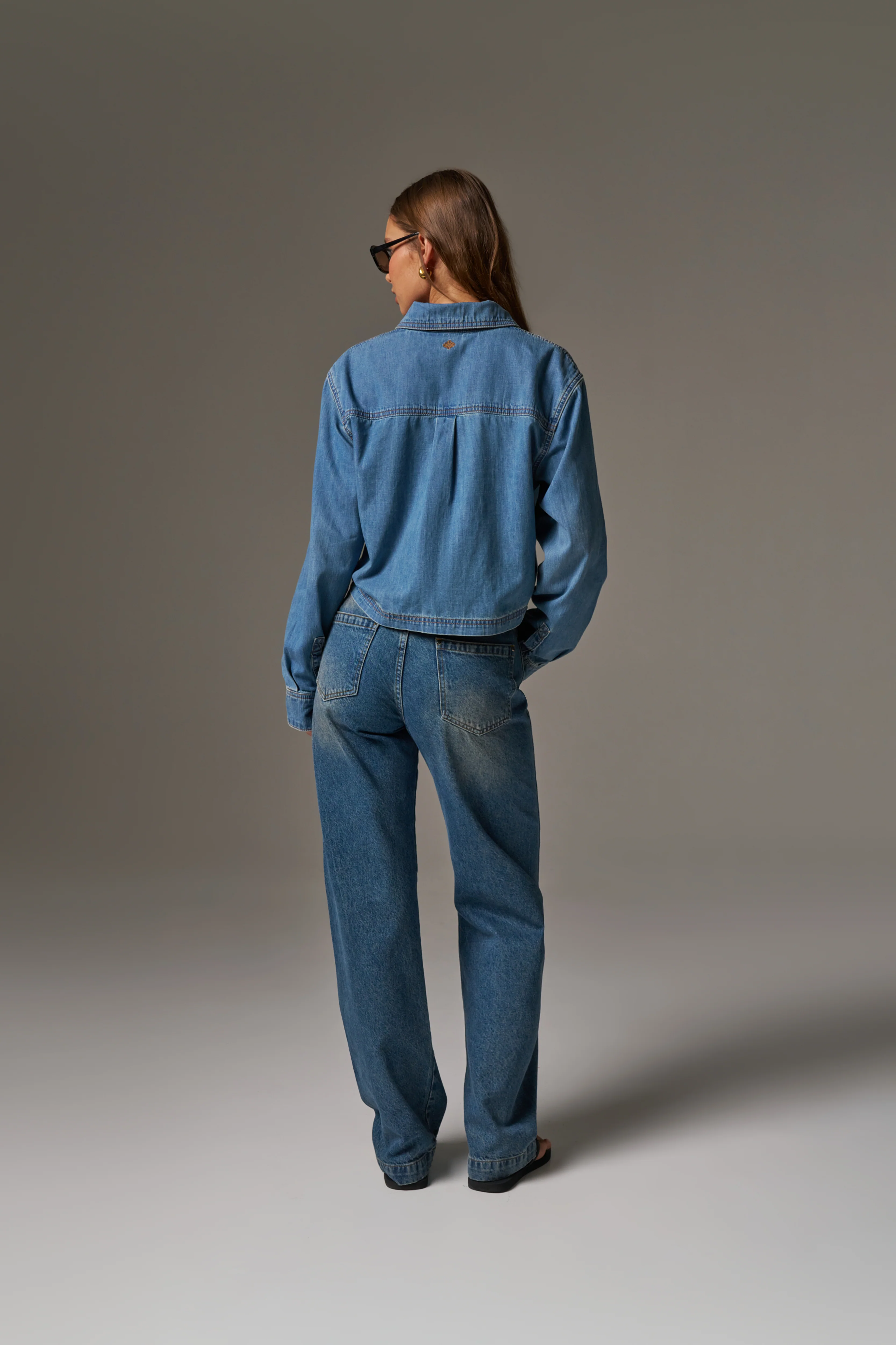 RELAXED LONG SLEEVE DENIM SHIRT - MID BLUE WASH - Image 7