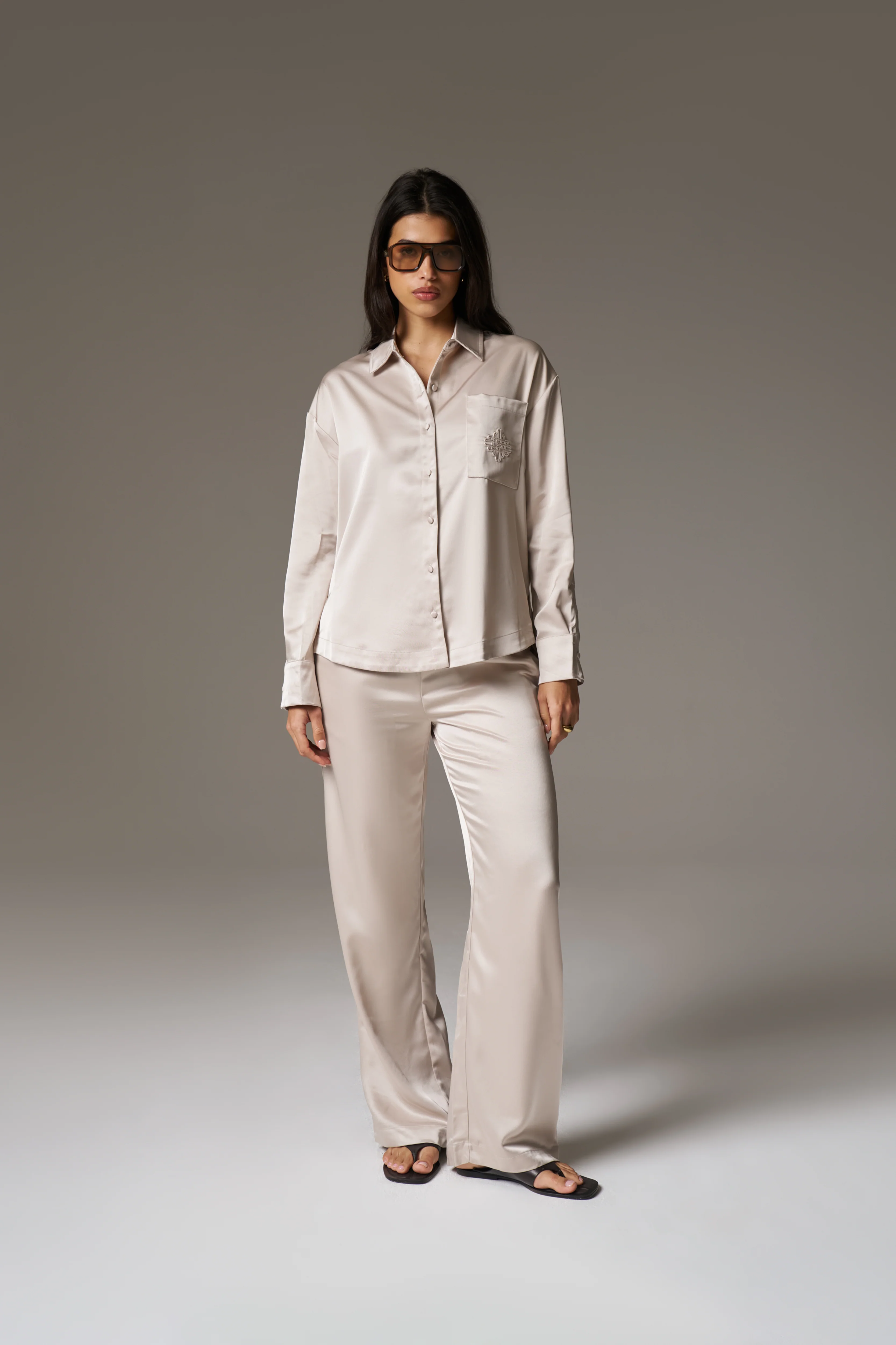 SATIN EMBLEM SHIRT - BEIGE - Image 3