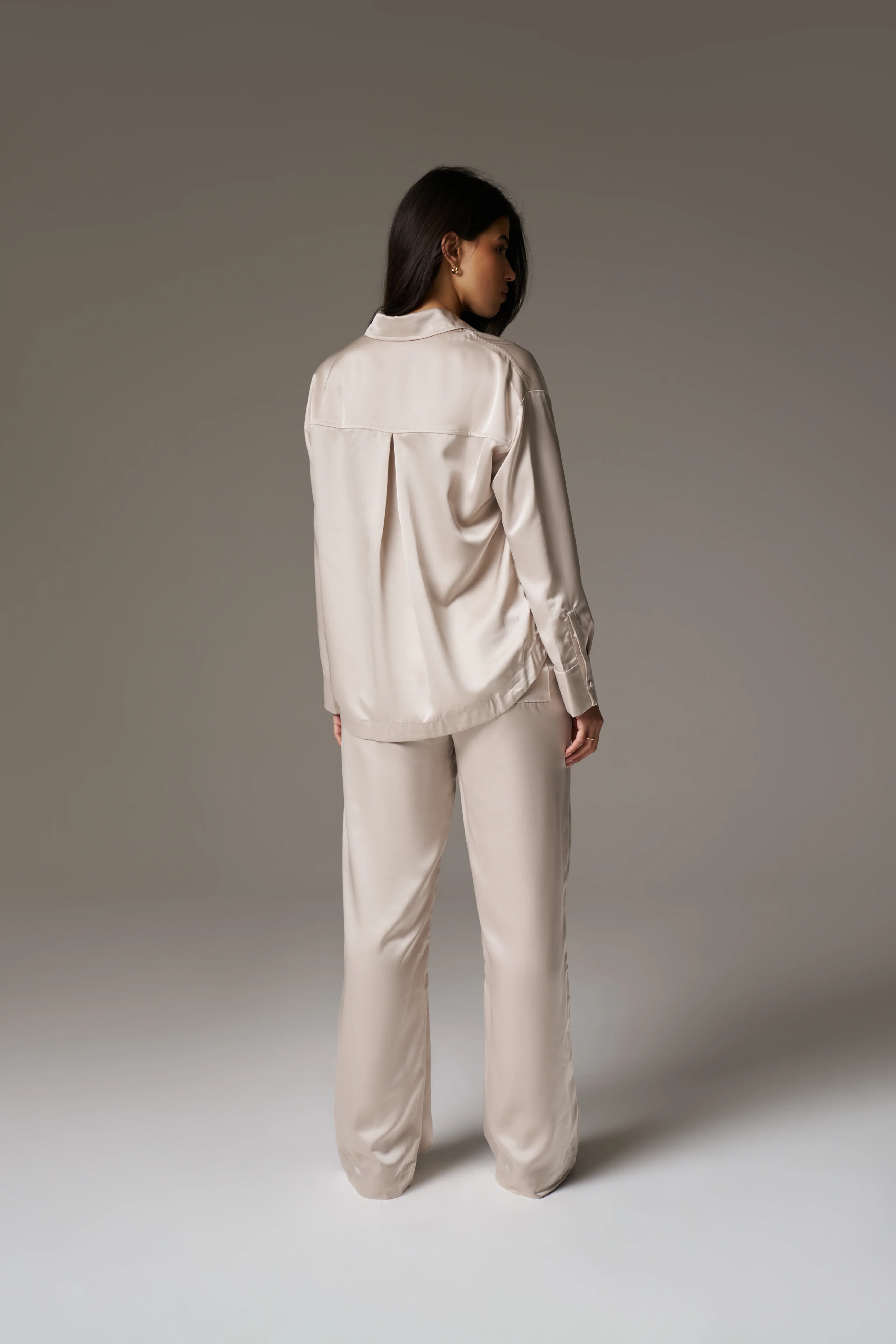 SATIN EMBLEM SHIRT - BEIGE - Image 7