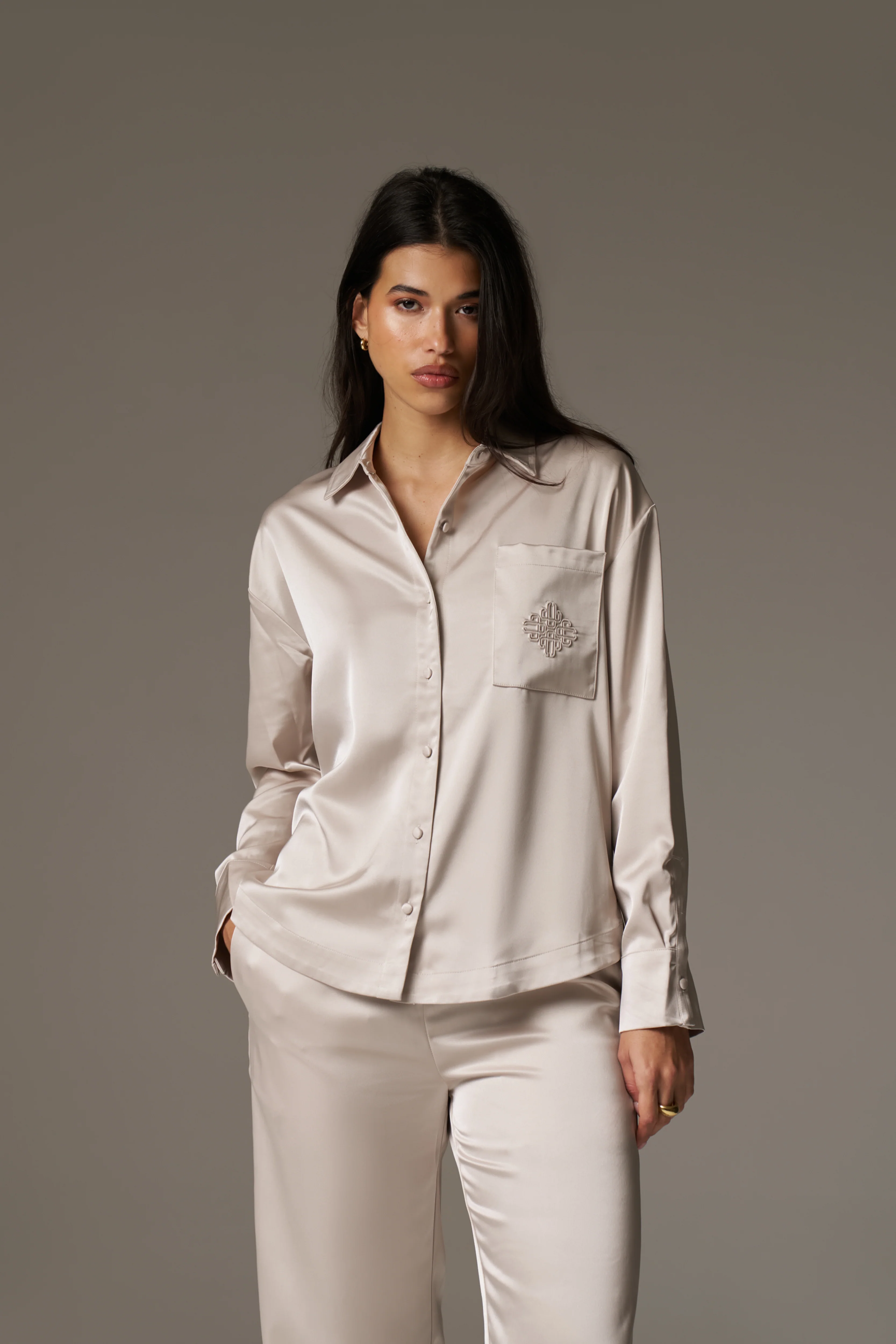 SATIN EMBLEM SHIRT - BEIGE - Image 8