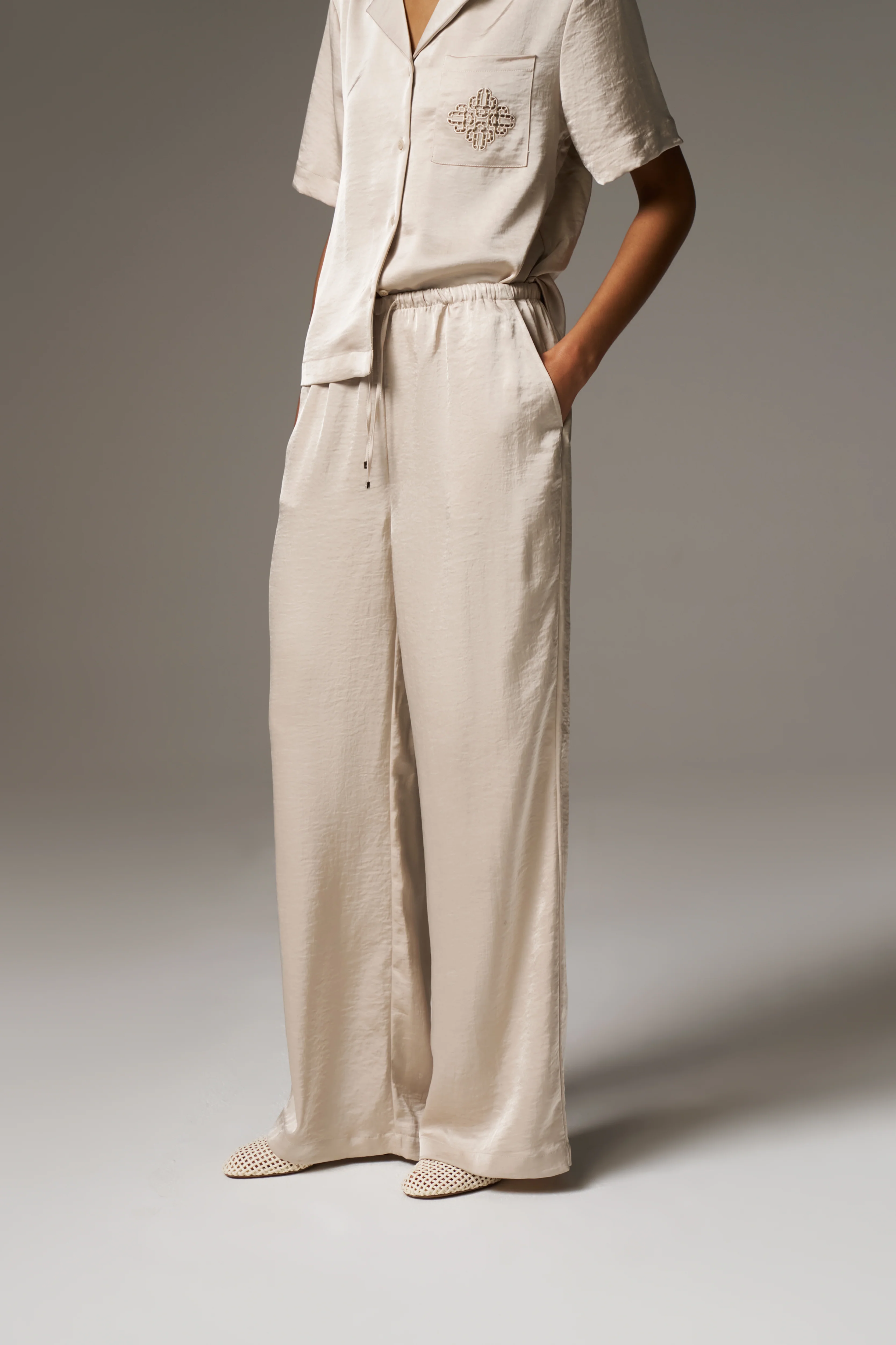 SATIN WIDE LEG EMBLEM TROUSERS - BEIGE - Image 4