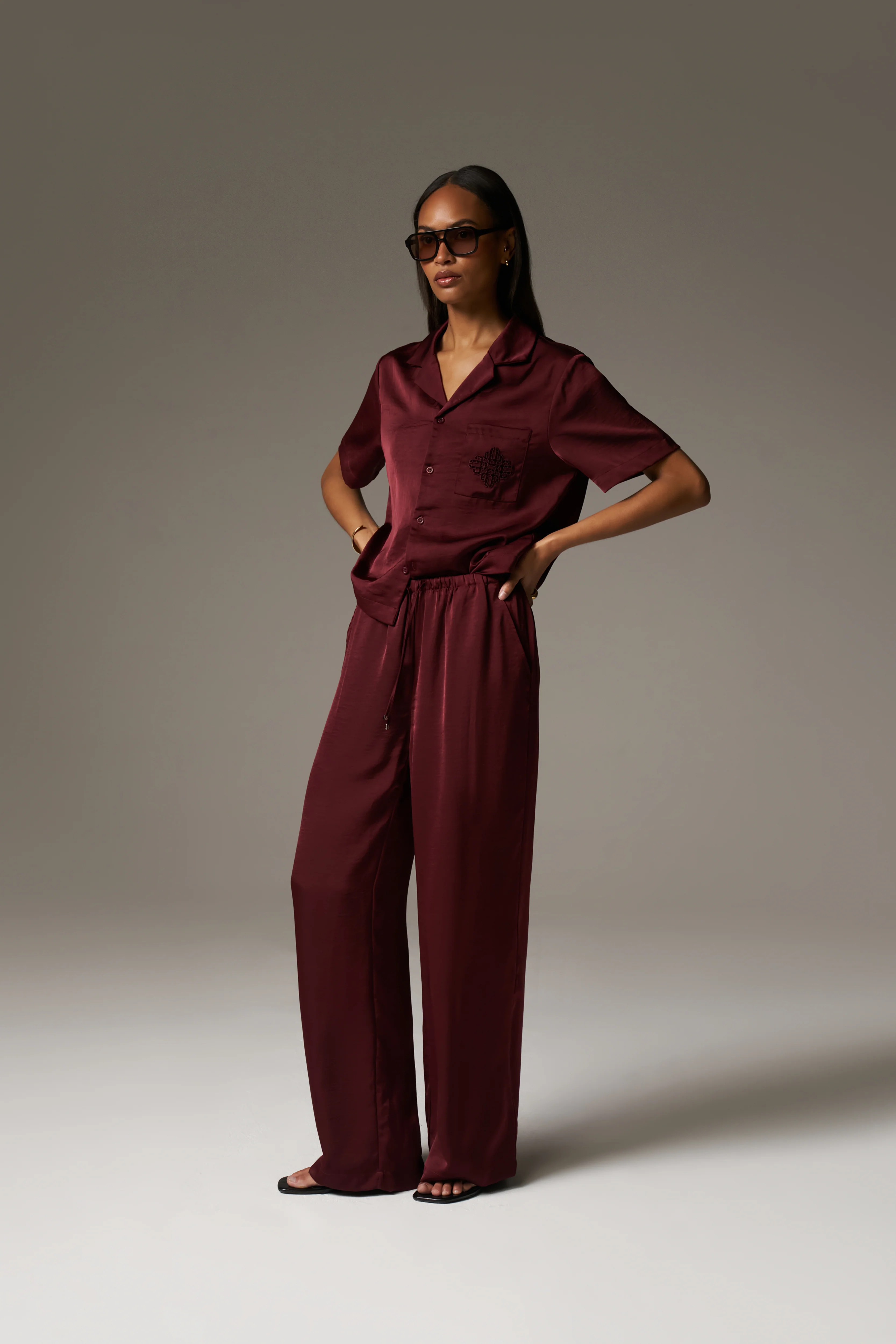 SATIN WIDE LEG EMBLEM TROUSERS - BURGUNDY - Image 5