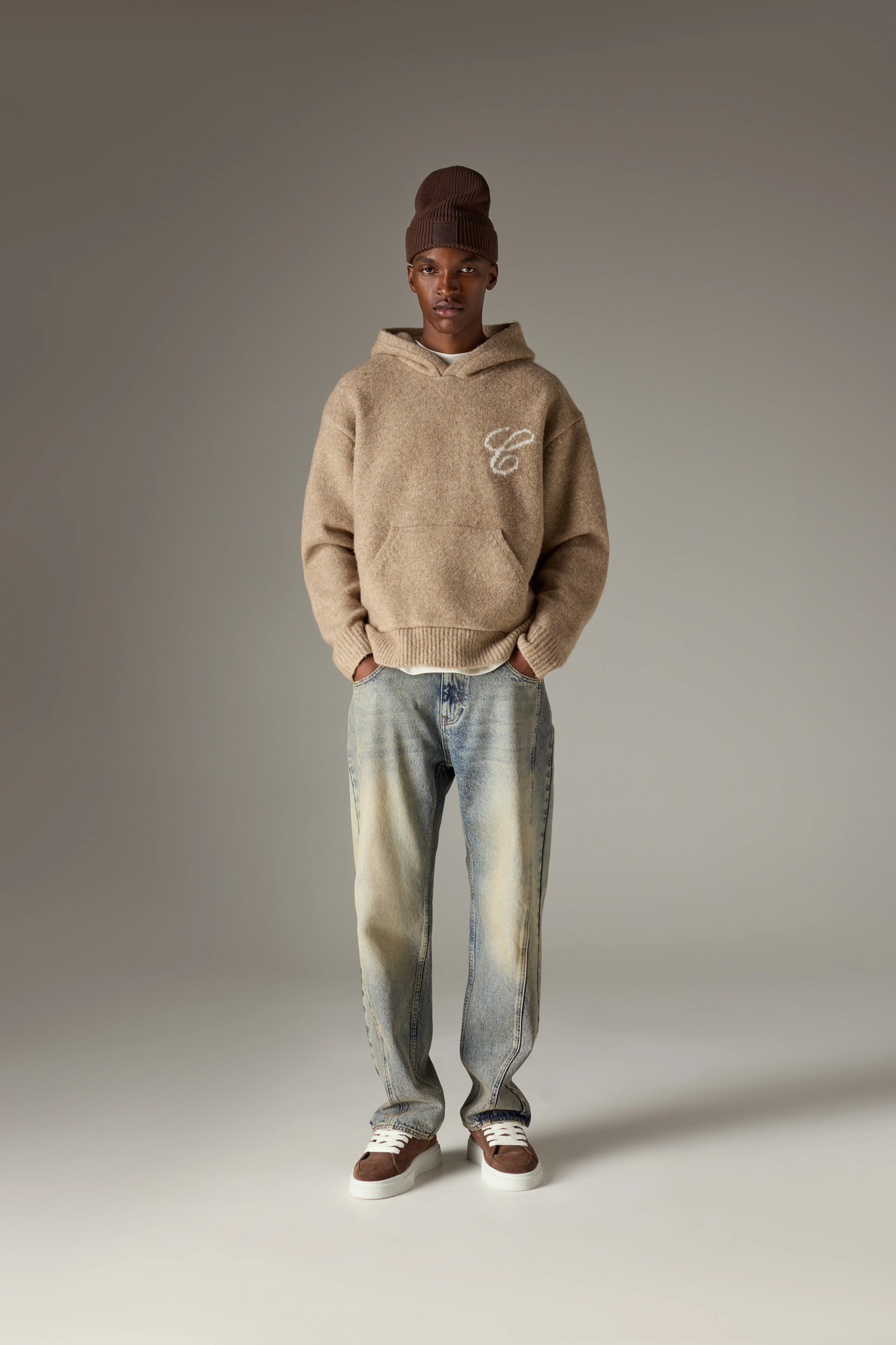 SCRIPT LOGO GRAPHIC KNITTED HOODIE - BEIGE - Image 3