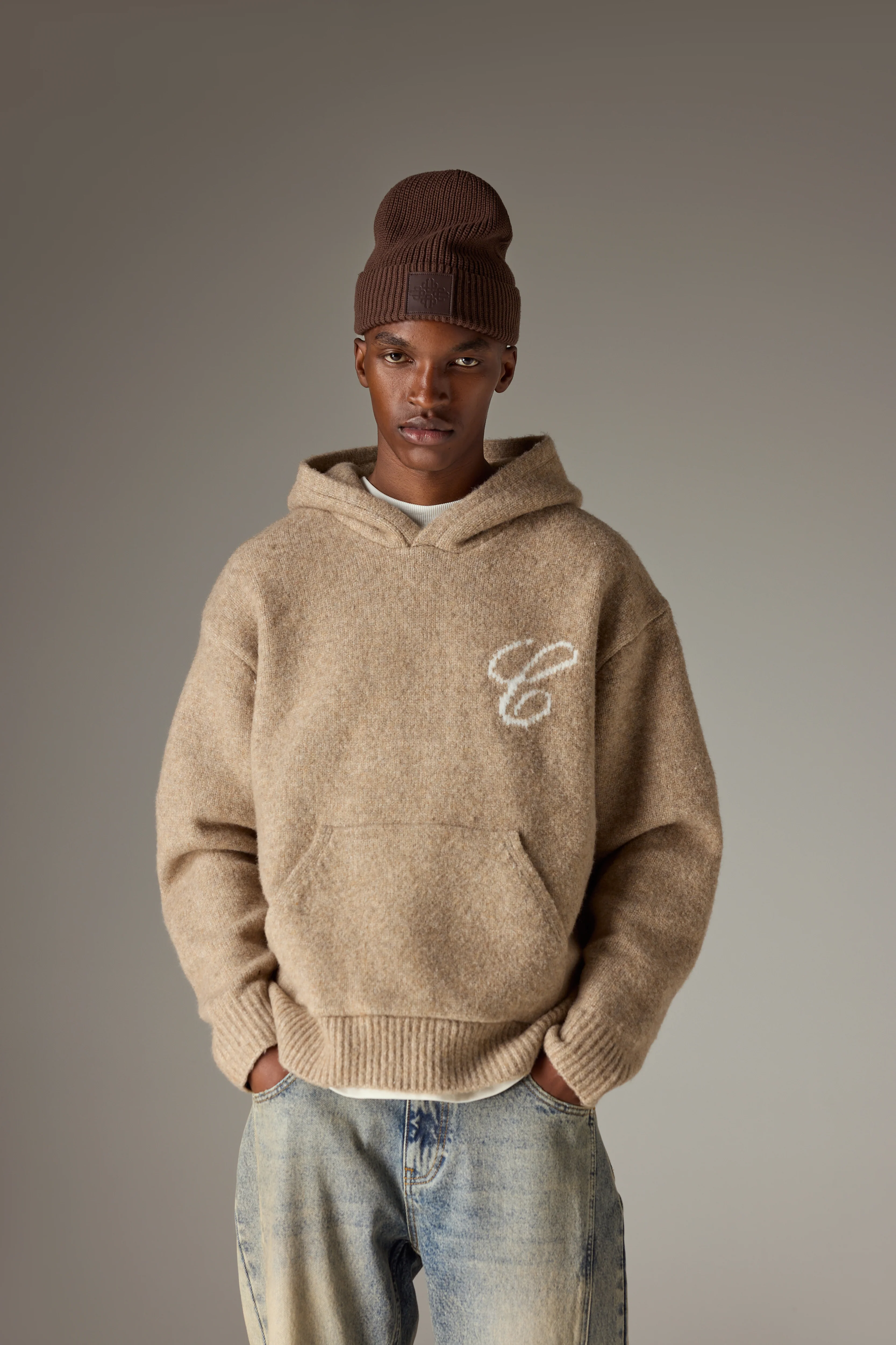SCRIPT LOGO GRAPHIC KNITTED HOODIE - BEIGE - Image 4