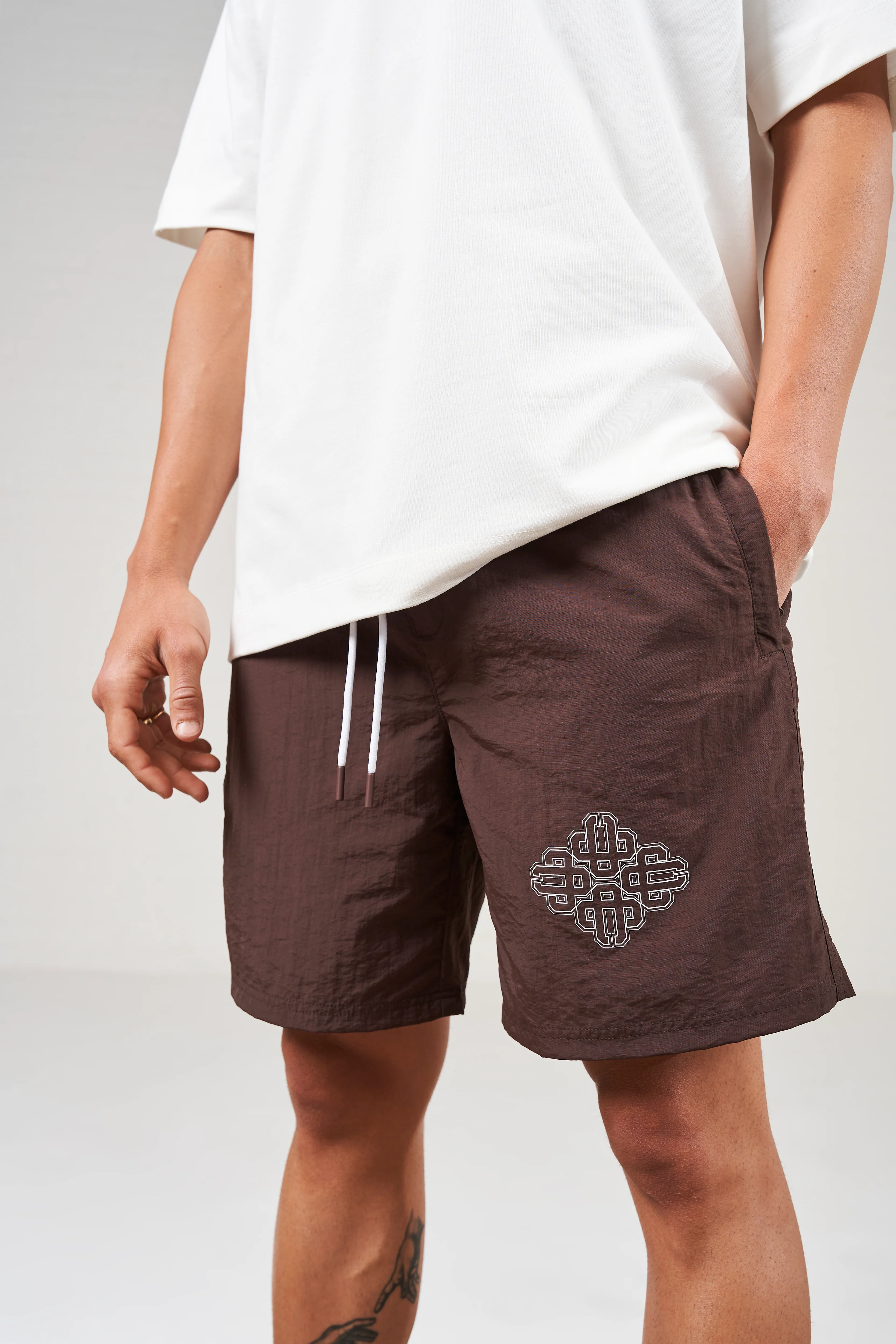 COPYRIGHT EMBLEM MID LENGTH SWIM SHORTS - BROWN - Image 5