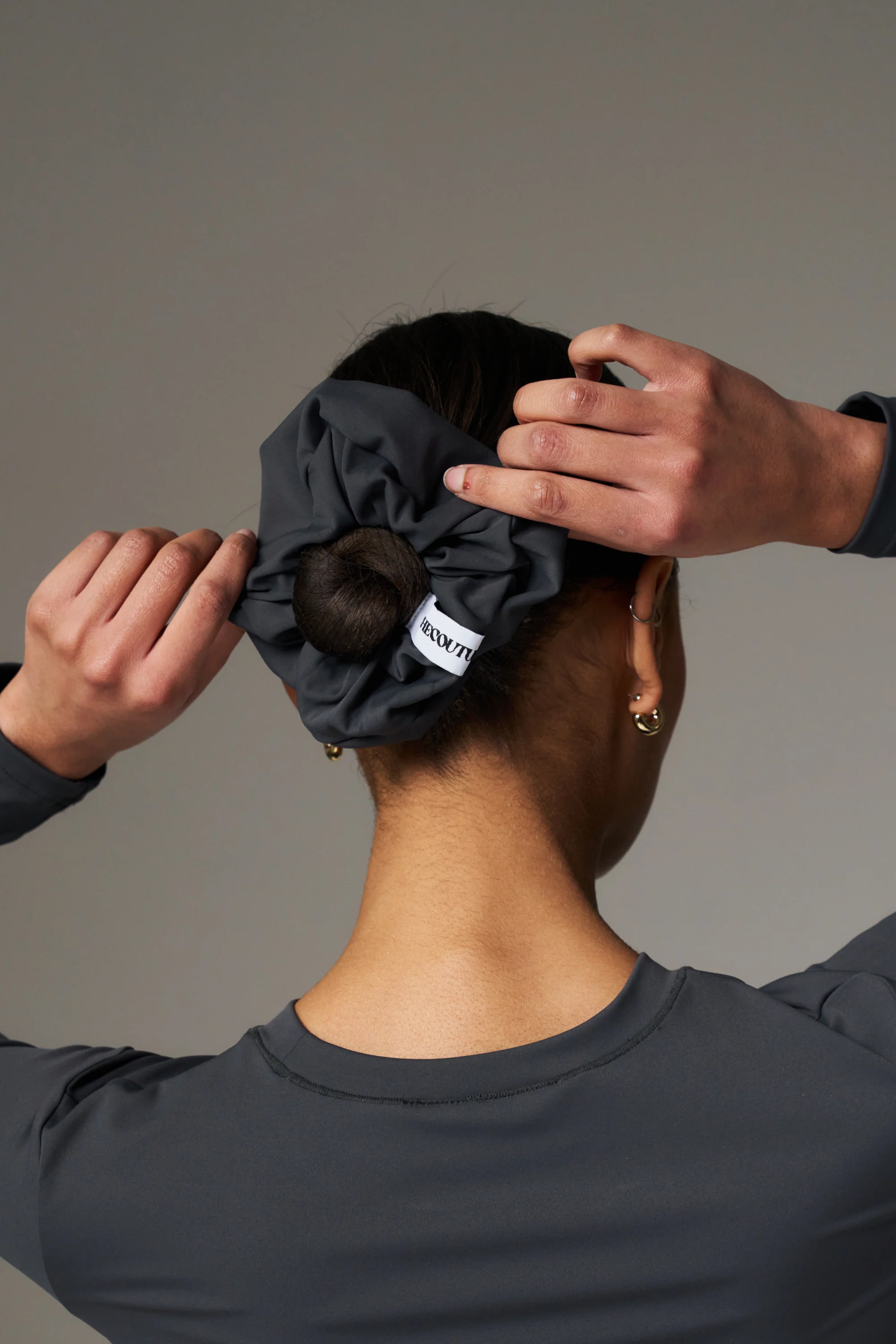 SCULPT SCRUNCHIE - MIDNIGHT GREY - Image 4