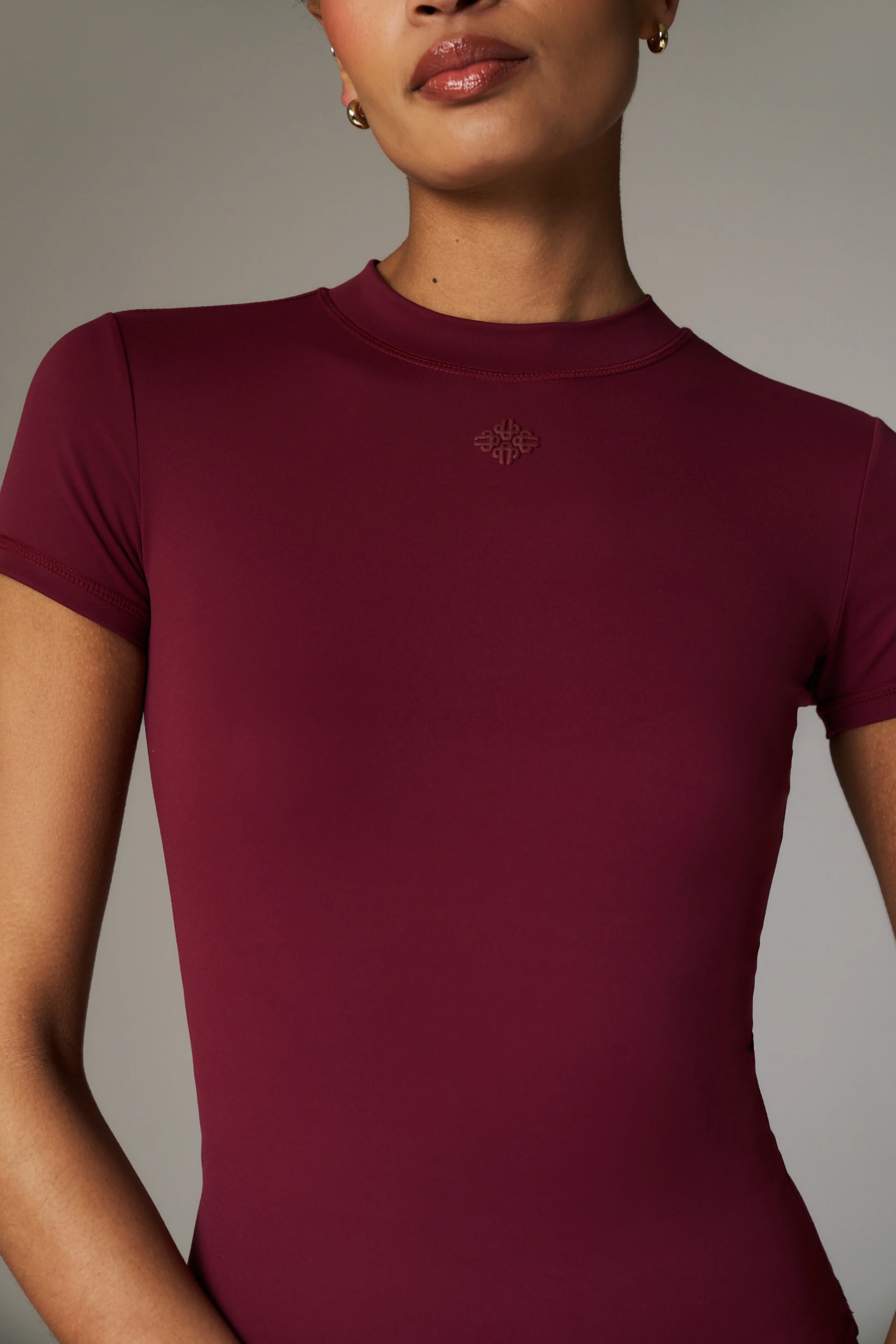 SCULPTING STRETCH EMBLEM BABY TEE - BURGUNDY - Image 4
