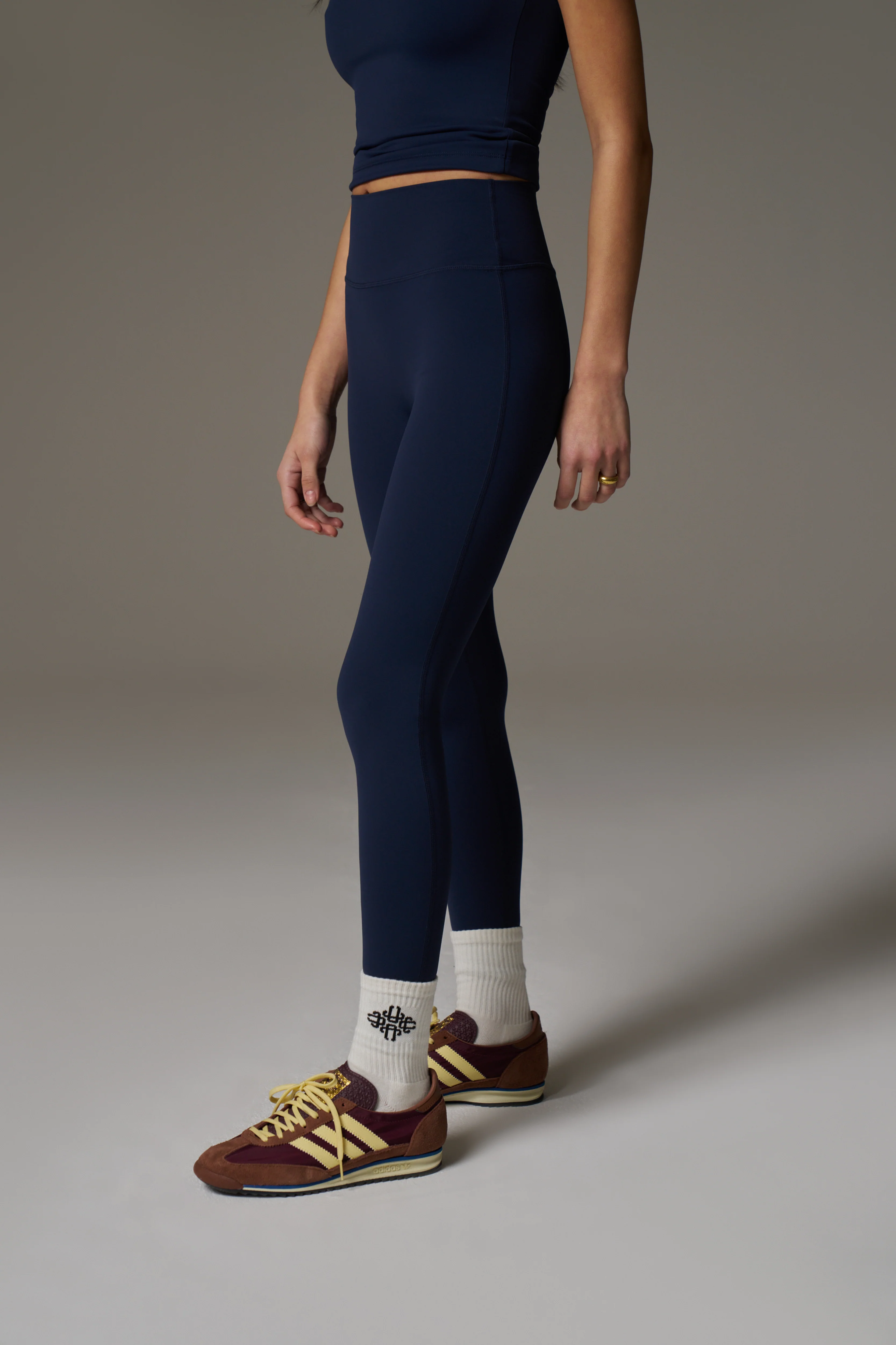 SCULPTING STRETCH EMBLEM LEGGINGS - DARK NAVY - Image 4