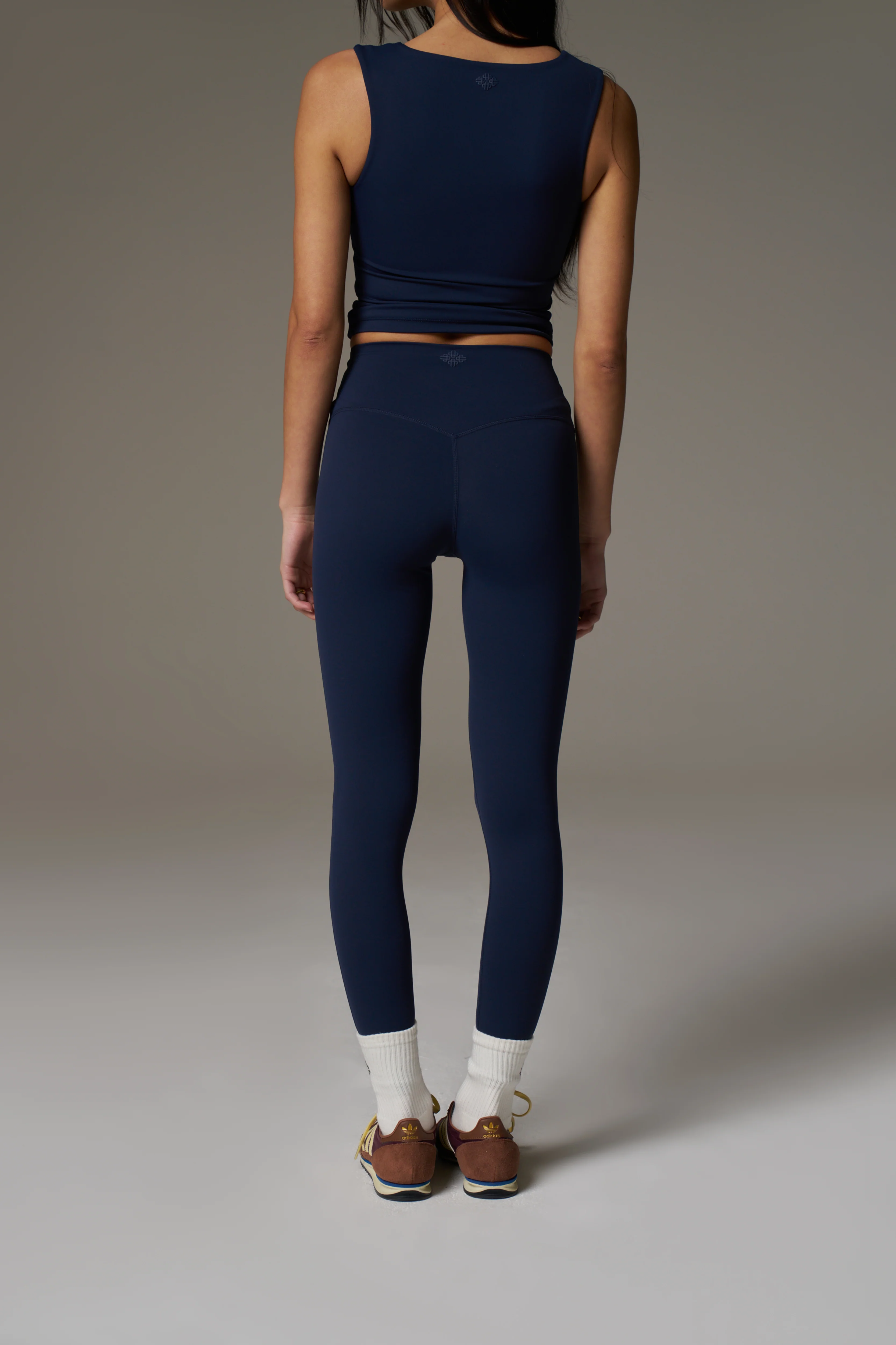 SCULPTING STRETCH EMBLEM LEGGINGS - DARK NAVY - Image 6