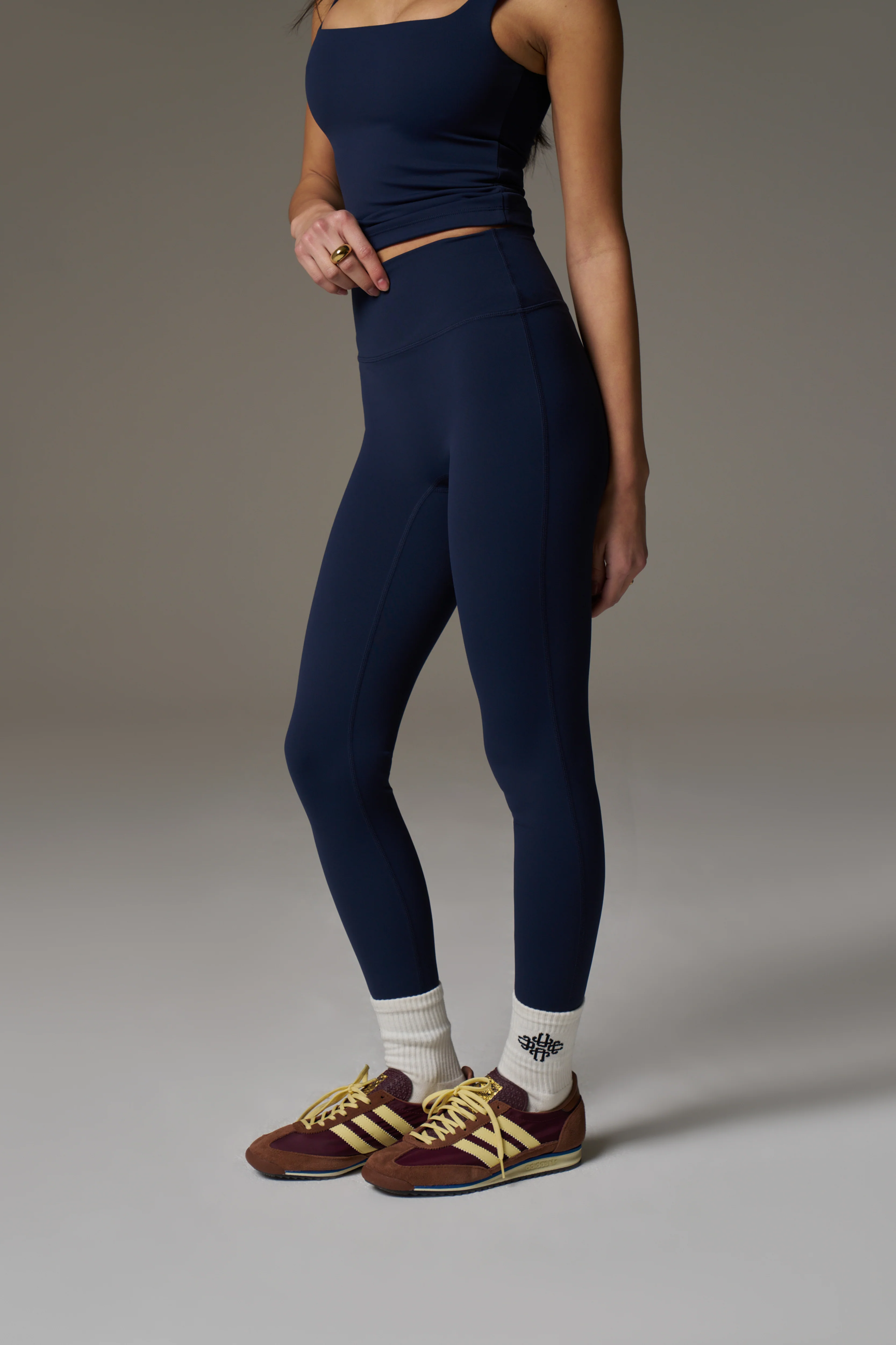 SCULPTING STRETCH EMBLEM LEGGINGS - DARK NAVY - Image 8
