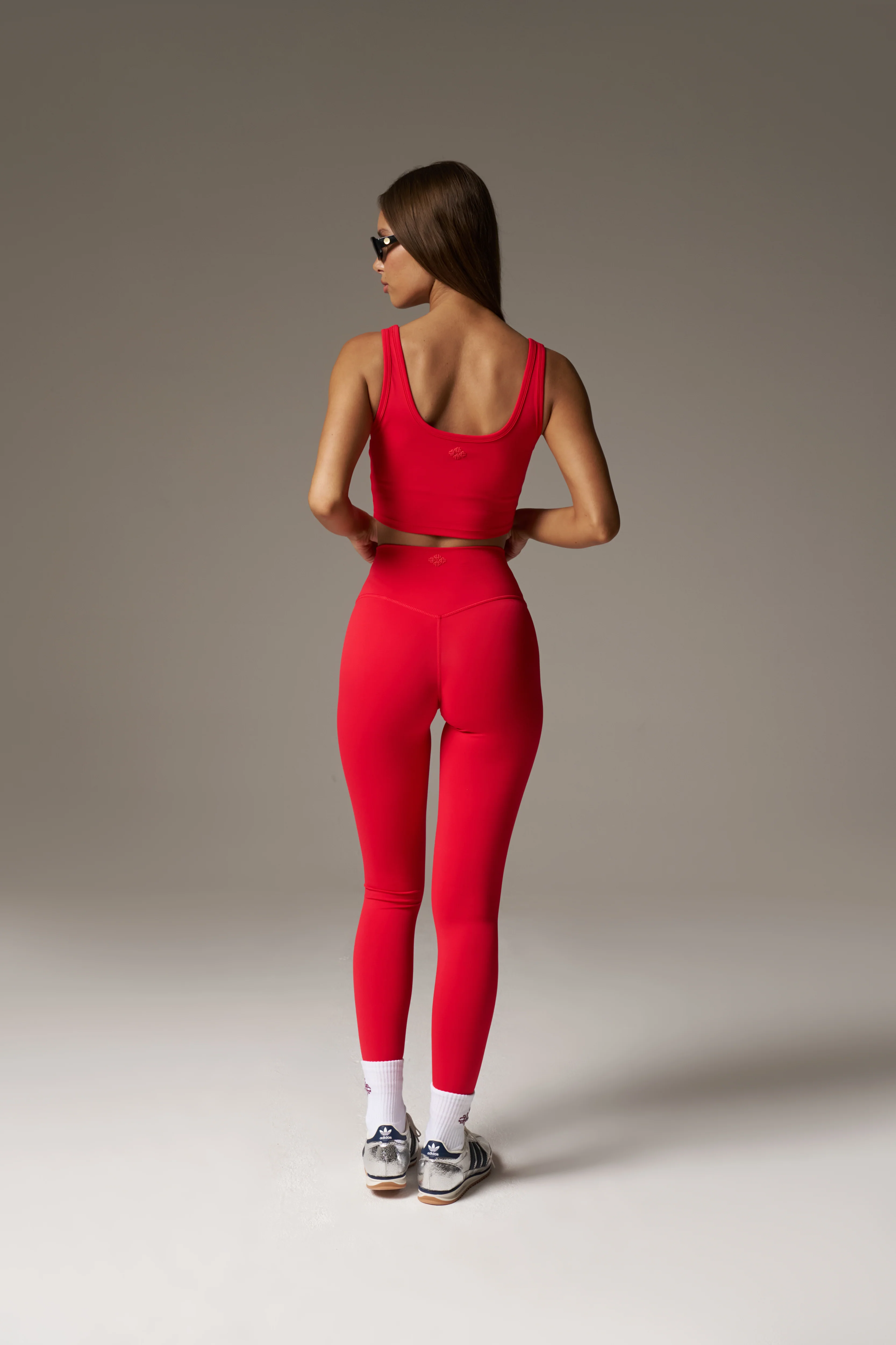 SCULPTING STRETCH EMBLEM LEGGINGS - RED - Image 6