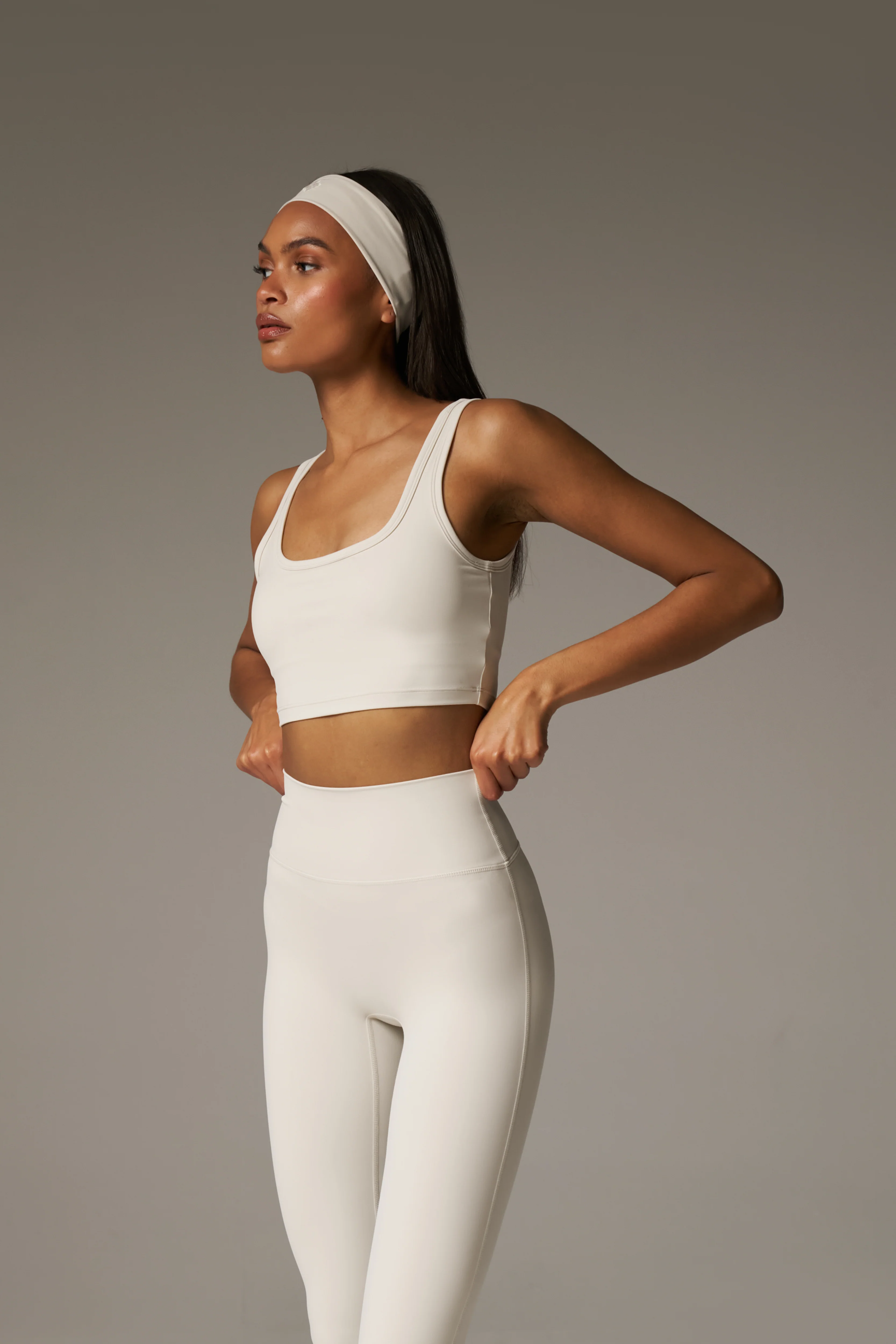 SCULPTING STRETCH EMBLEM SPORTS BRA - BONE - Image 4