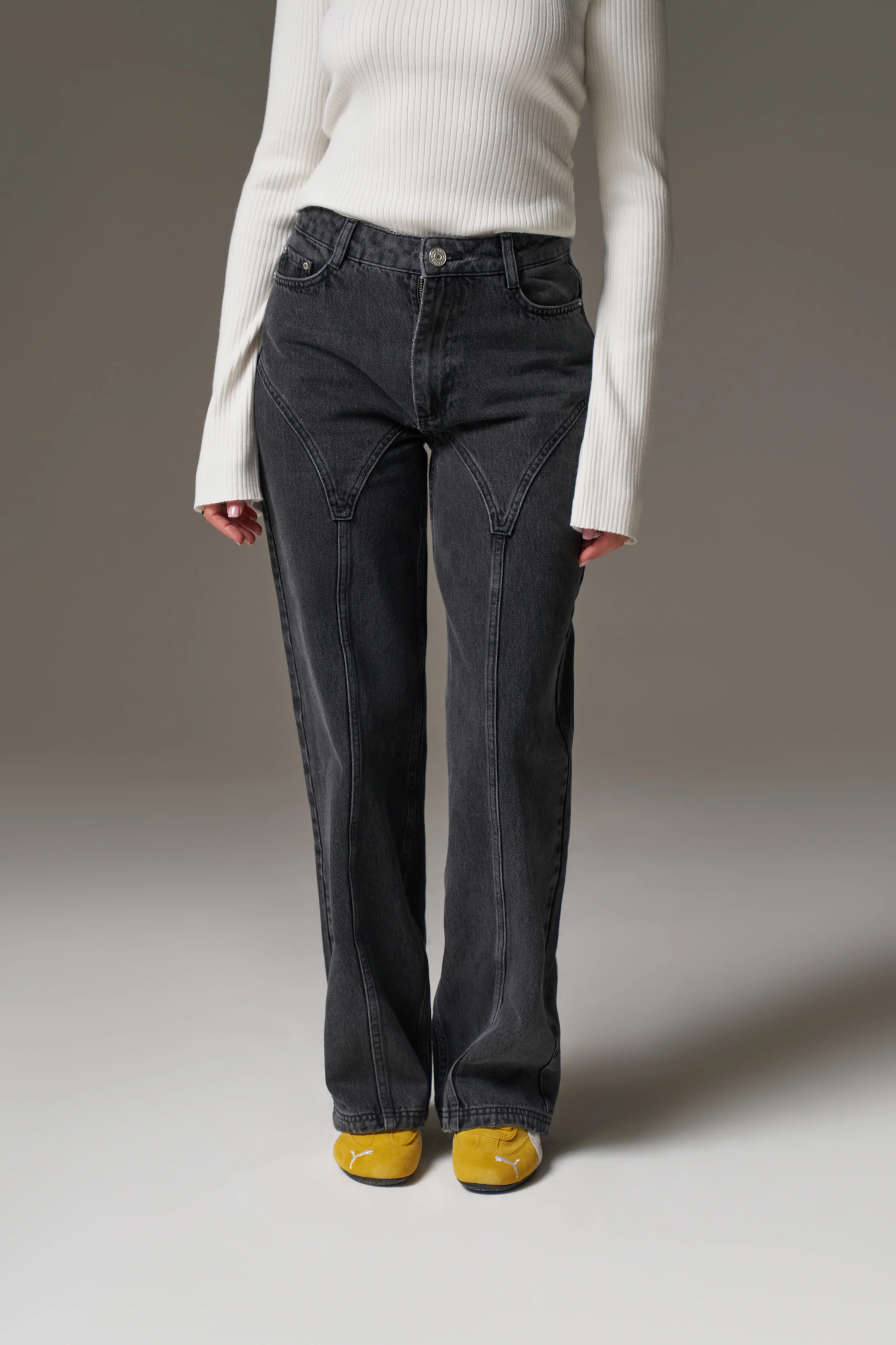 SEAM DETAIL WASHED JEANS - BLACK WASH - Image 2