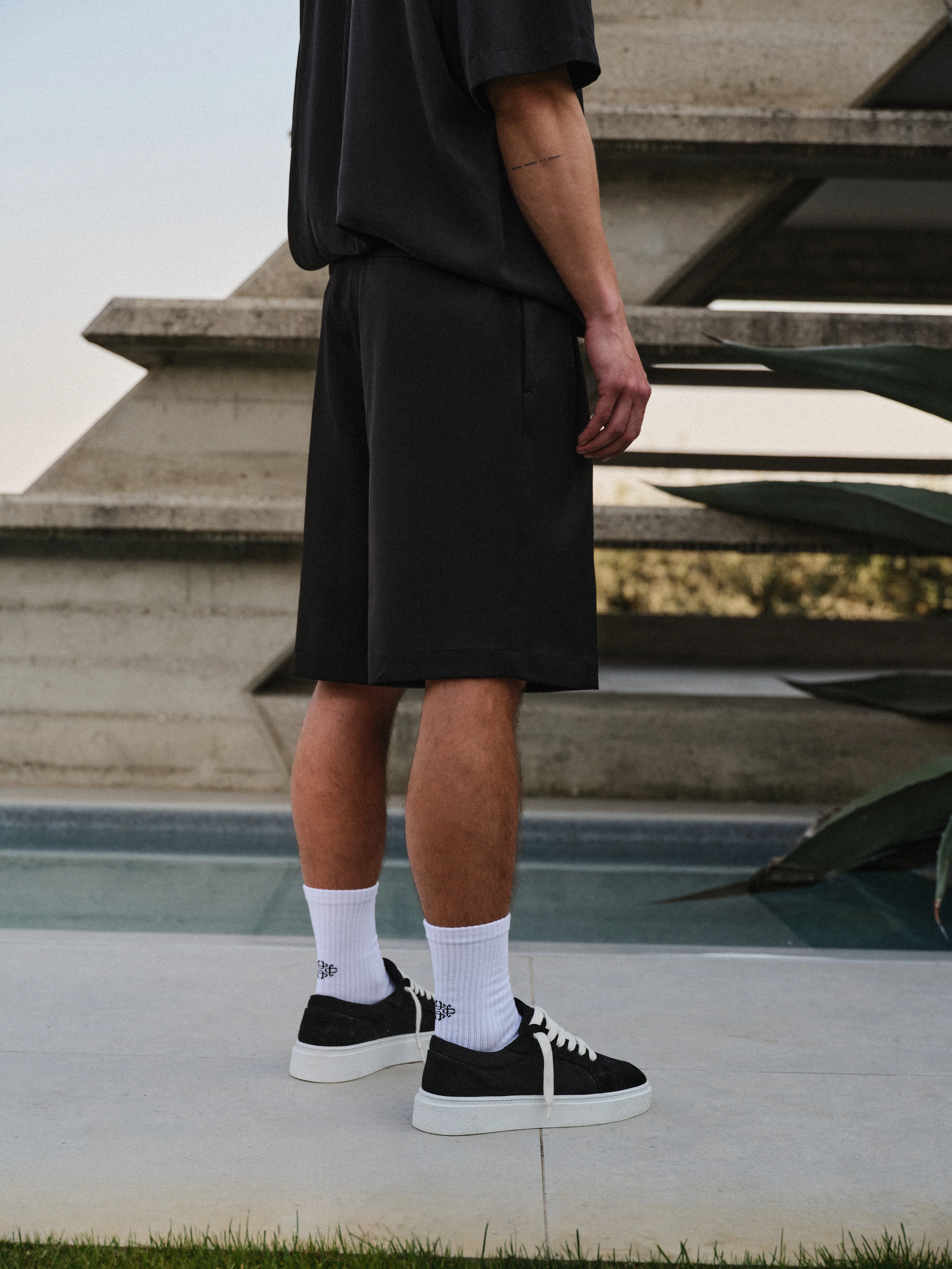 SMART BERMUDA SHORT - BLACK - Image 5
