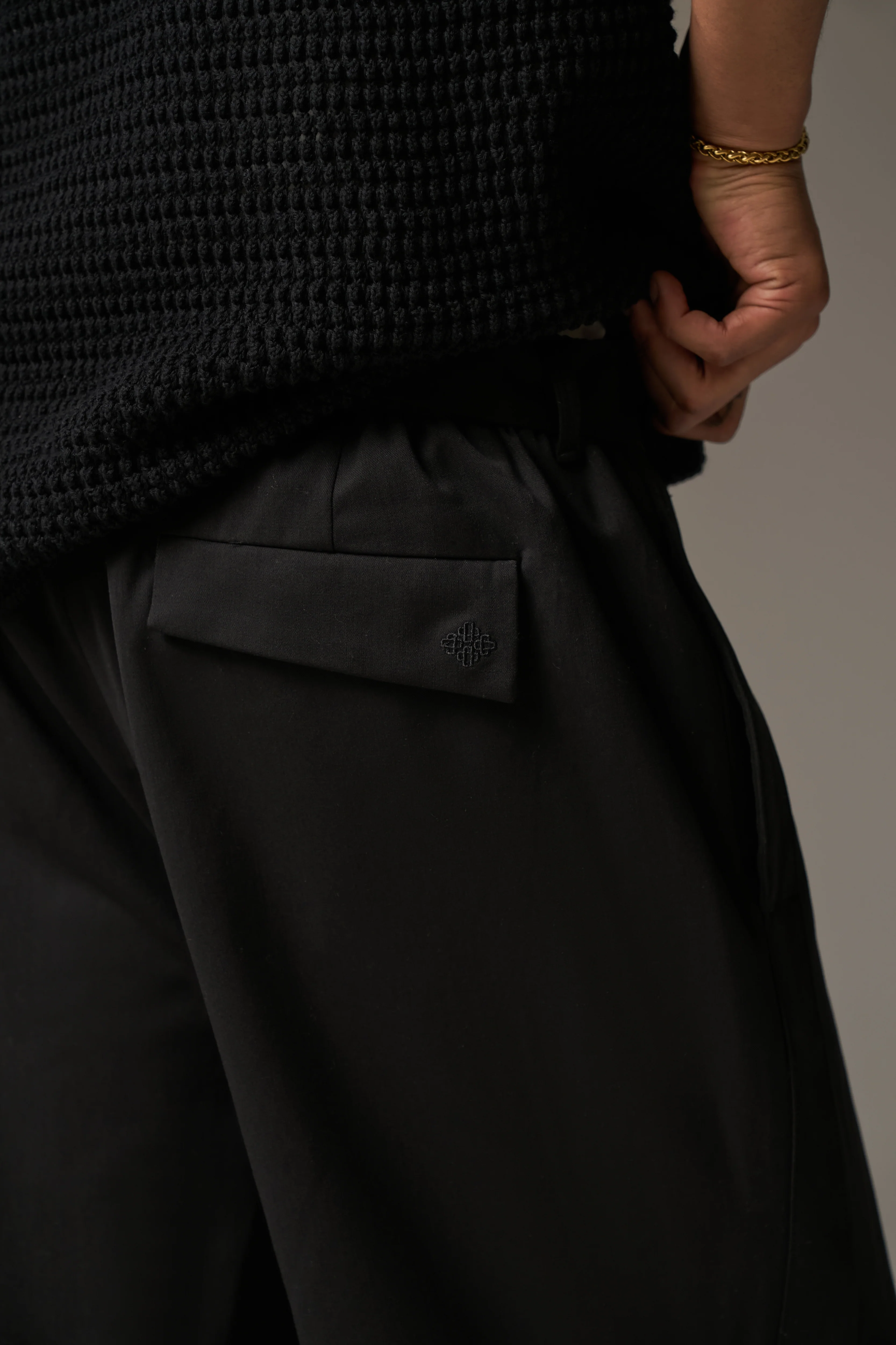 SMART TIE BELTED TROUSERS - BLACK - Image 7