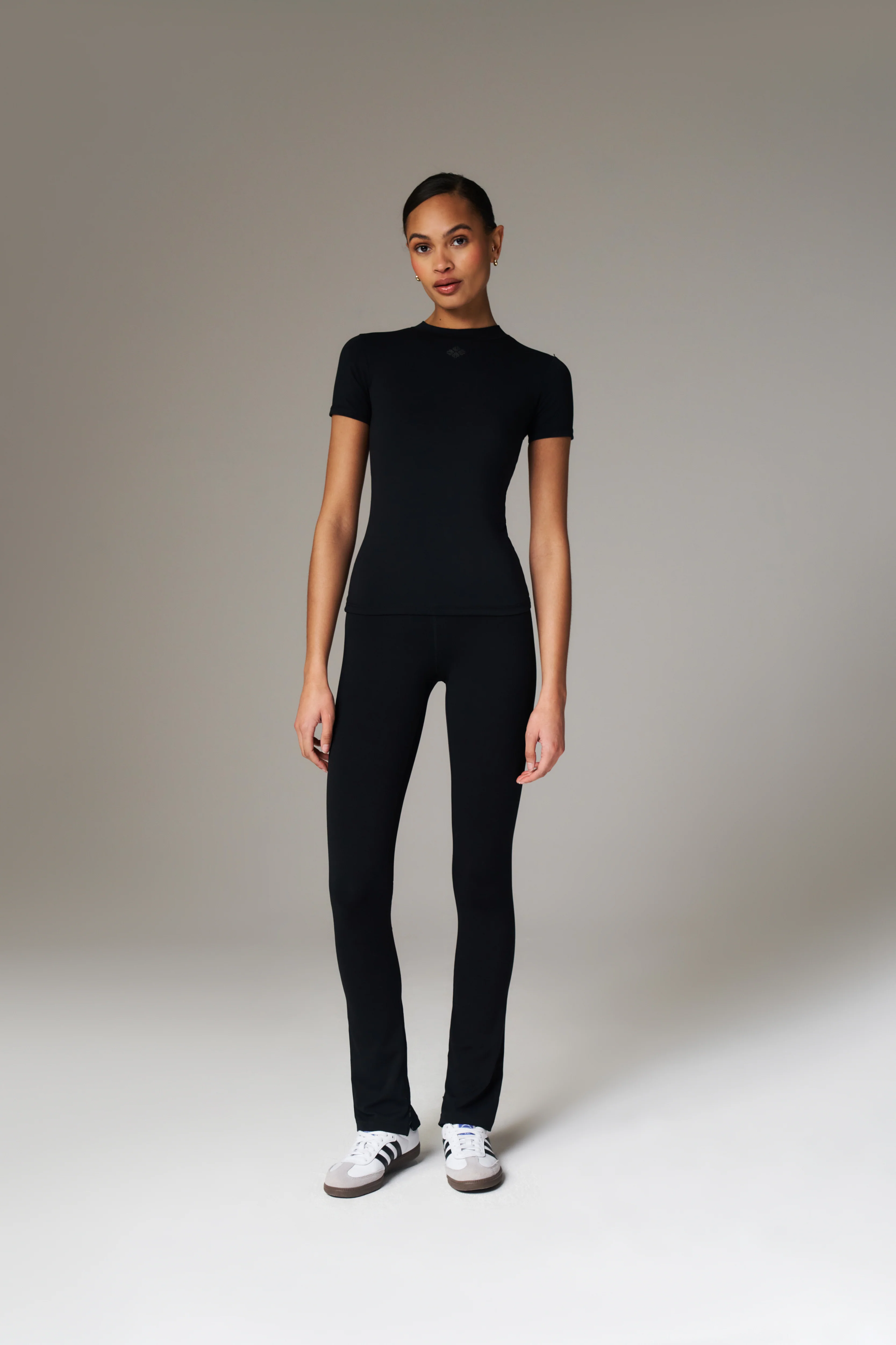 SCULPTING STRETCH EMBLEM BABY TEE - BLACK - Image 3