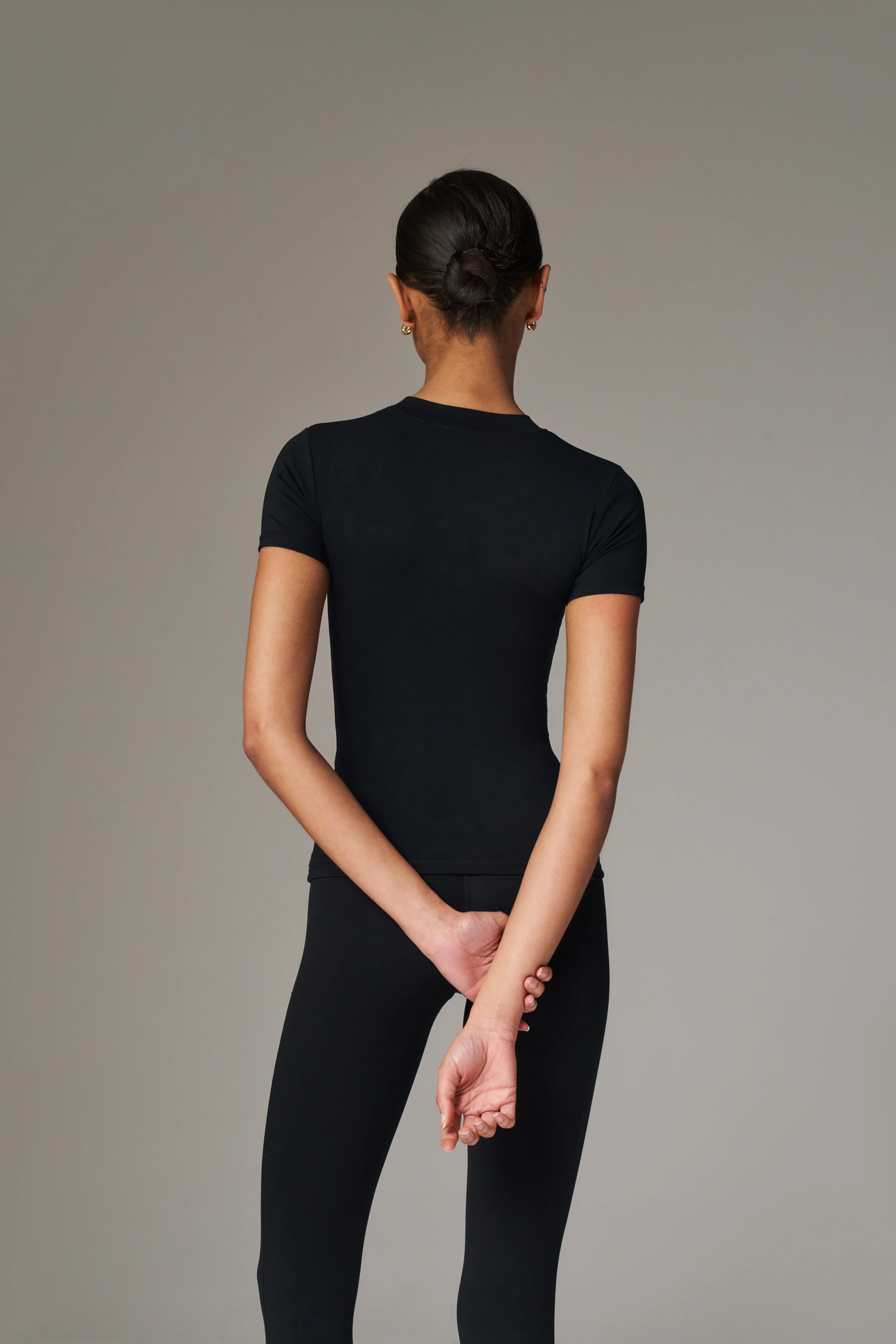 SCULPTING STRETCH EMBLEM BABY TEE - BLACK - Image 5