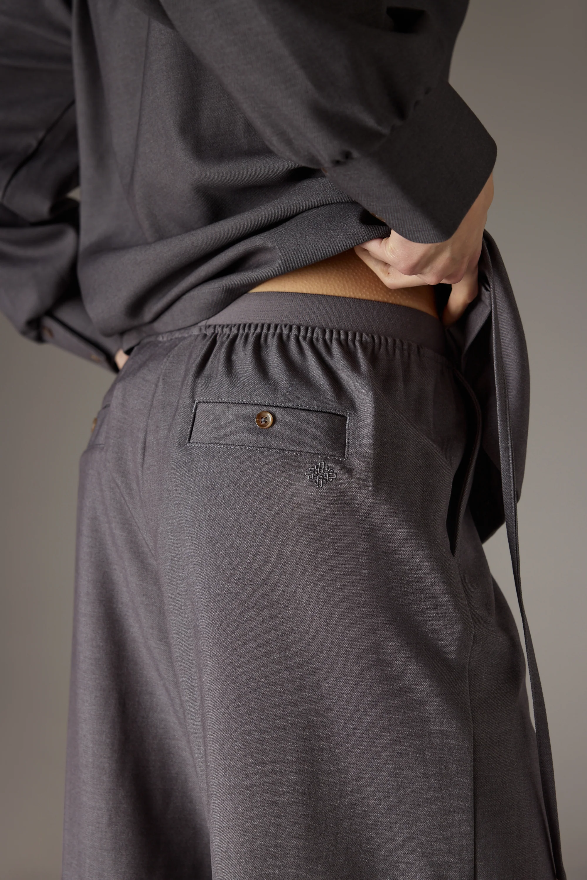 TAILORED WAISTBAND DETAIL TROUSERS - GREY - Image 6