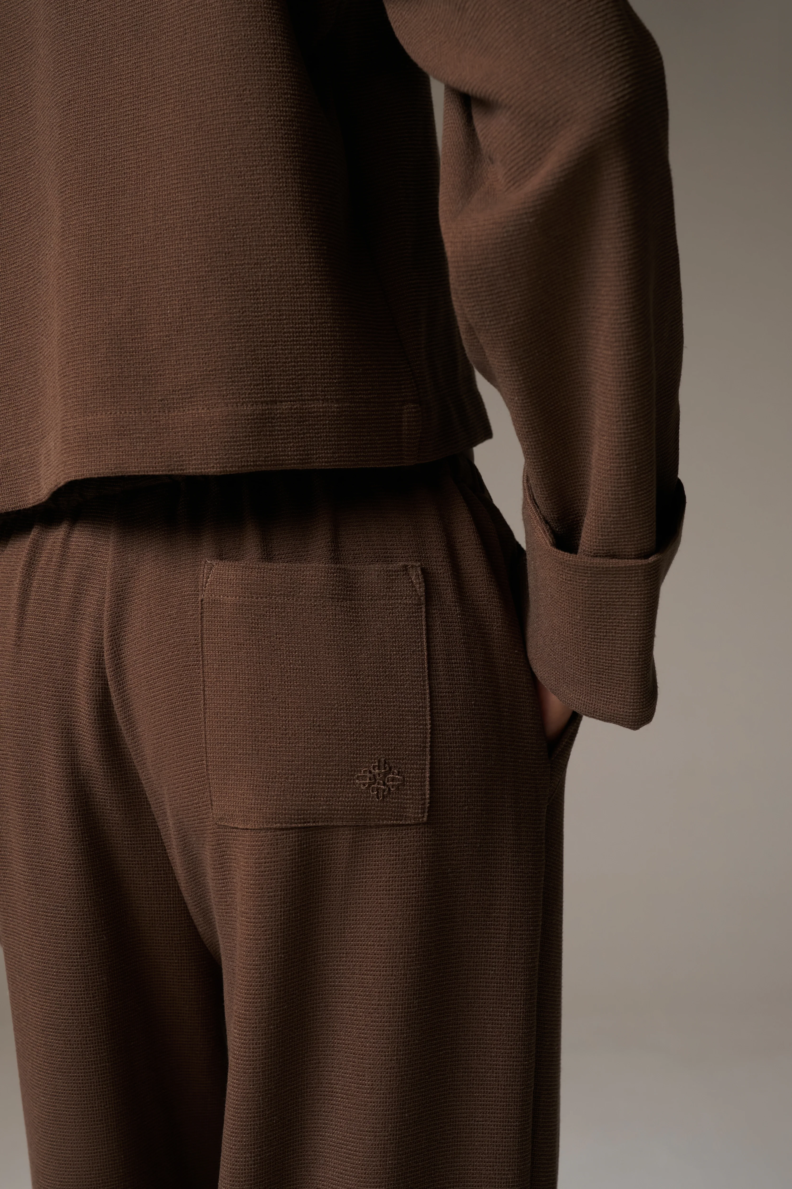TEXTURED LINEN BUTTON DETAIL TROUSER - BROWN - Image 6