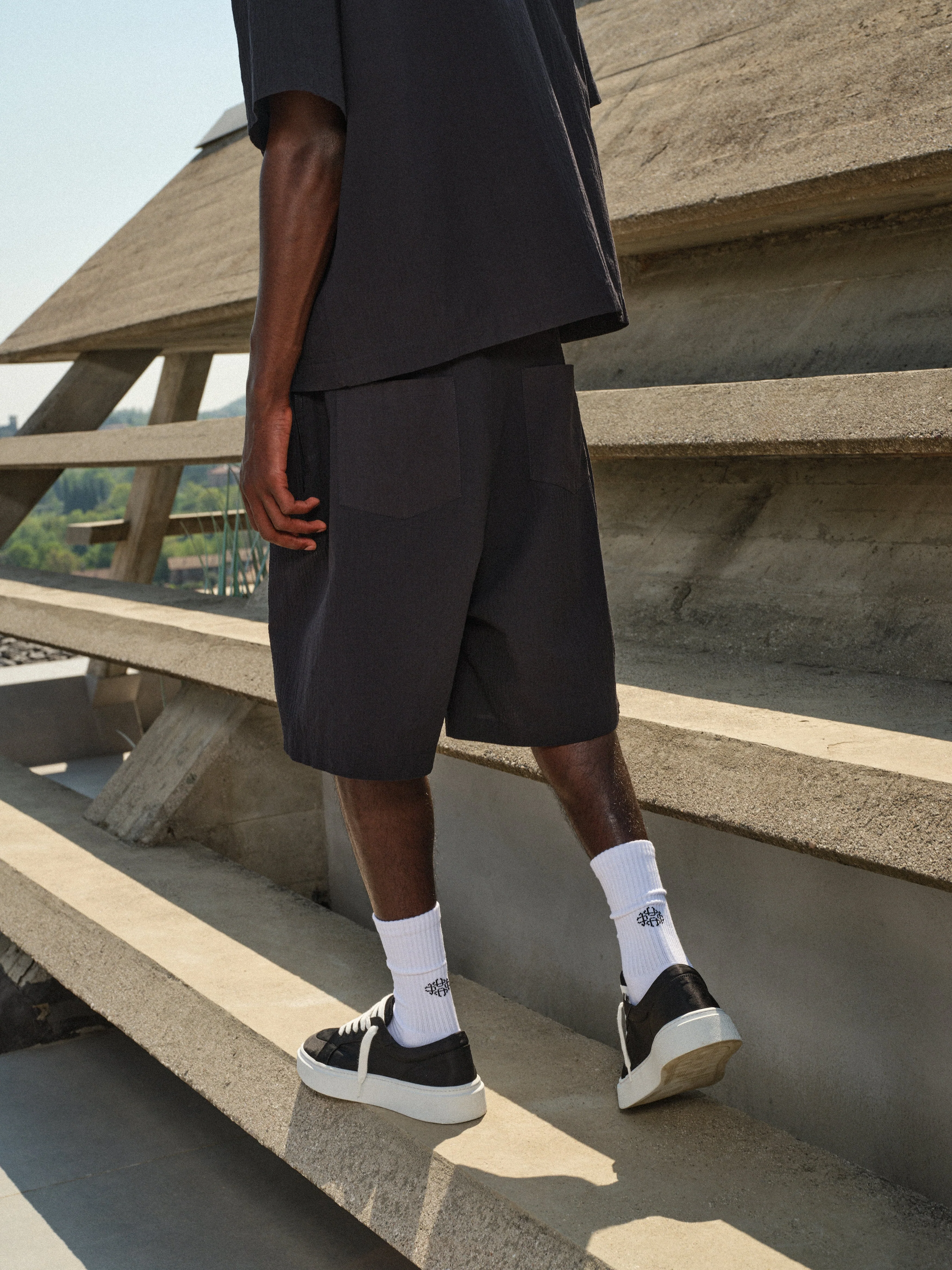 TEXTURED TAILORED SHORTS - BLACK - Image 6