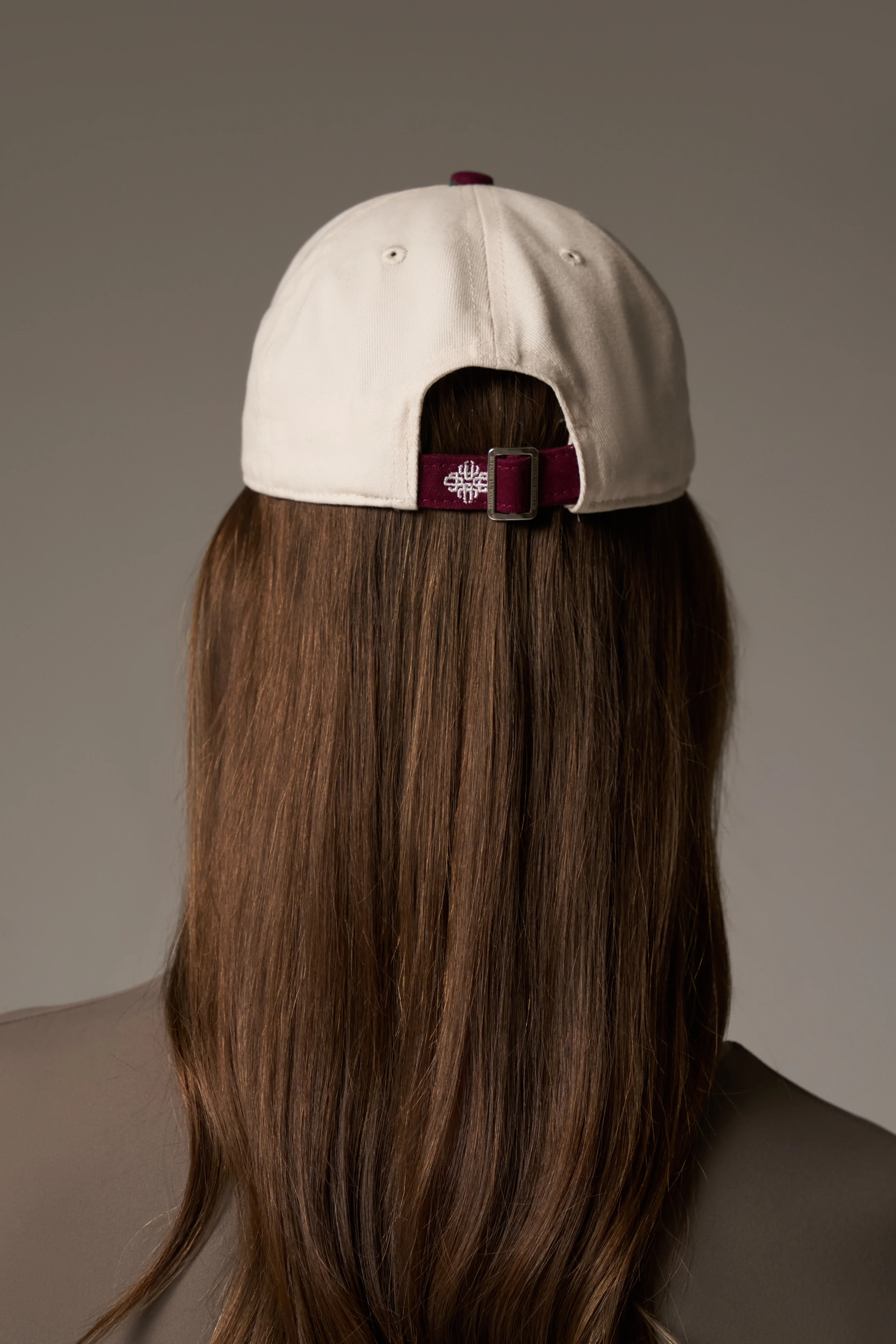 TWO TONE EMBROIDERY CREST CAP - BURGUNDY - Image 7