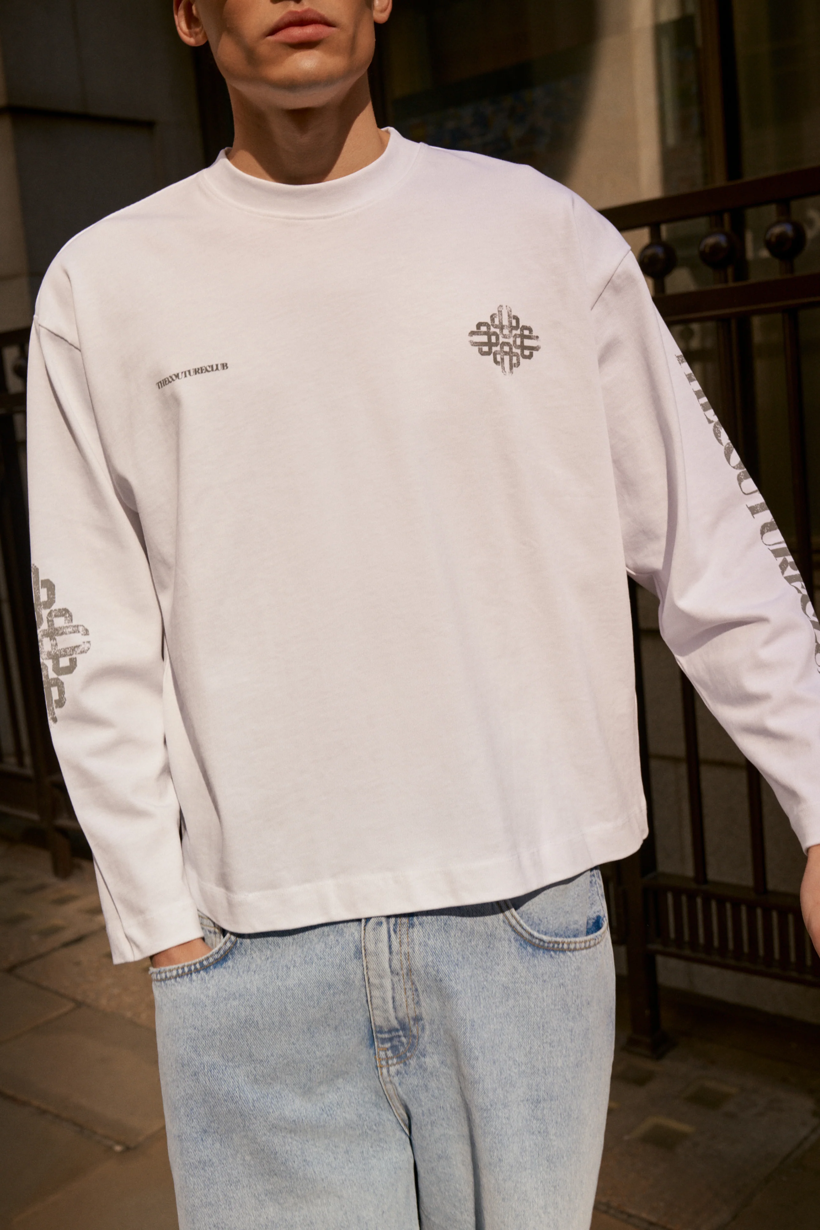 VINTAGE COPYRIGHT PRINT WASHED LONG SLEEVE T-SHIRT - WHITE CHARCOAL - Image 4